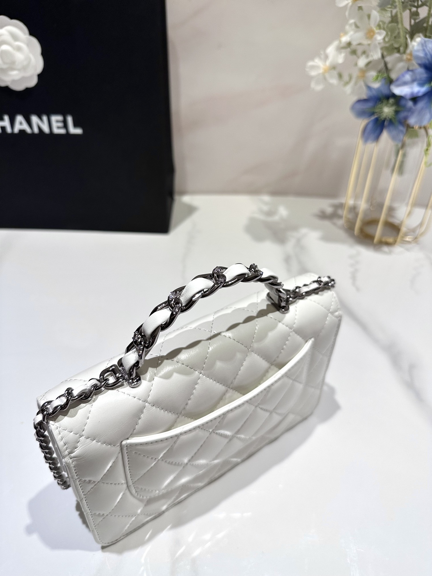 Ch*el classic wallet on chain 4.8 × 7.5 × 1.4 in