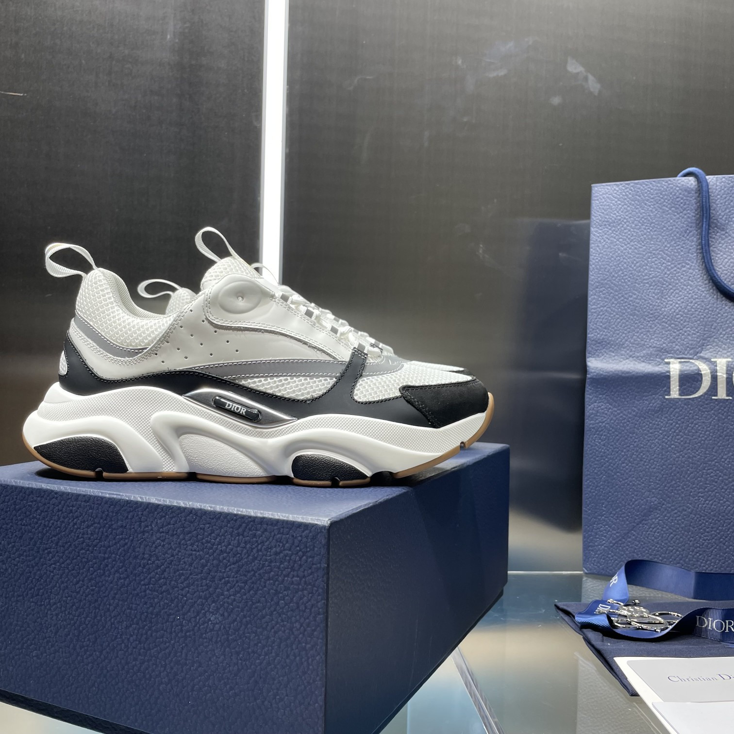ua D*or b22 white sneaker