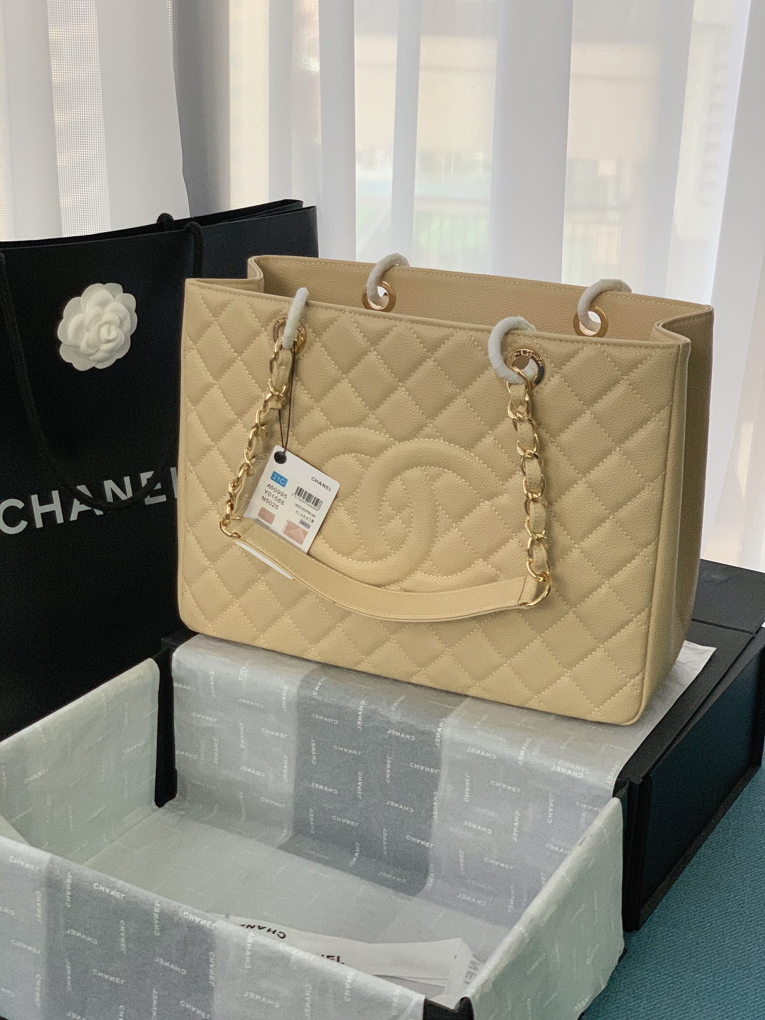 Ch*el gst caviar leather hardware 24x33x13cm
