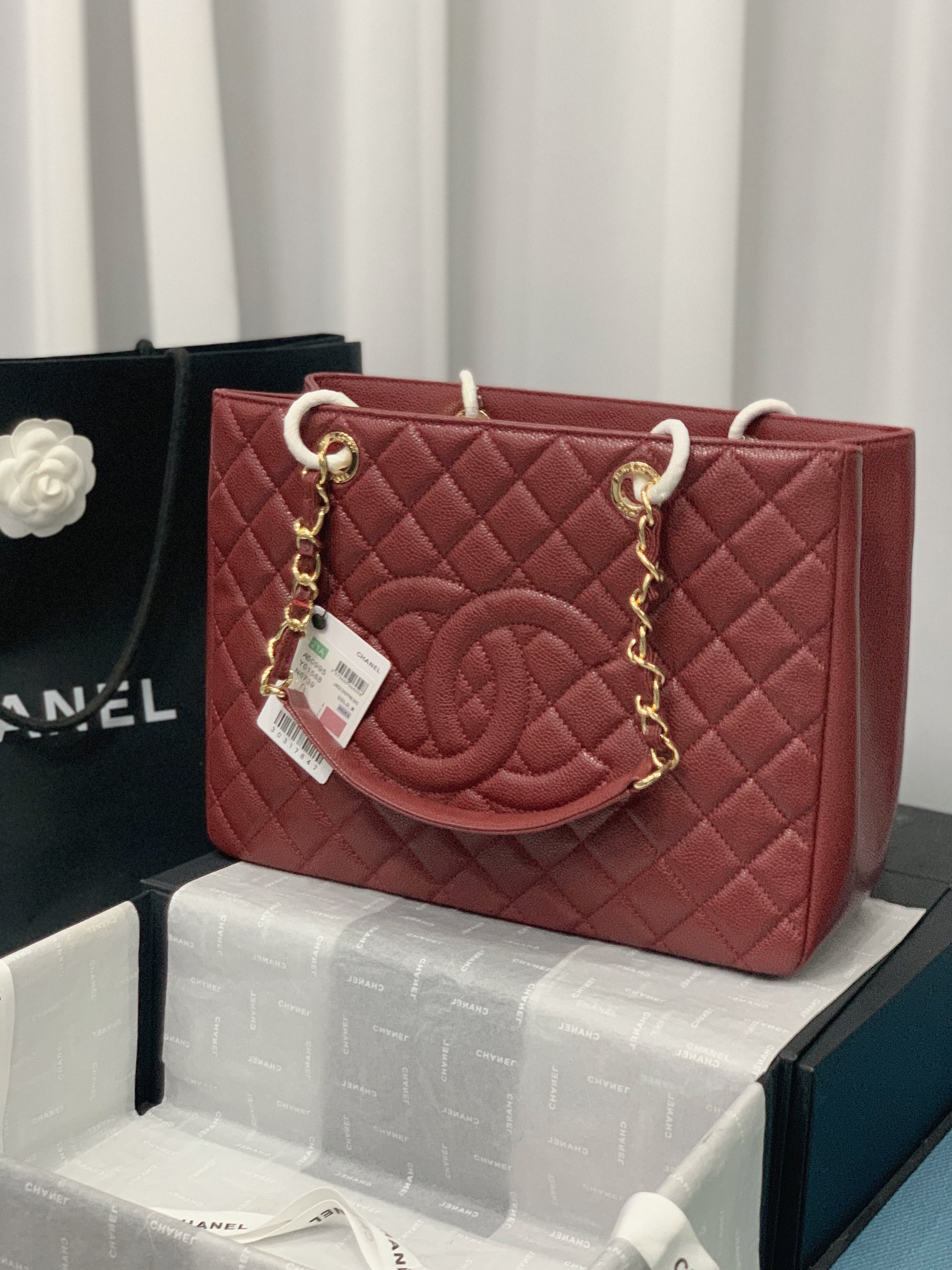 Ch*el gst caviar leather hardware 24x33x13cm