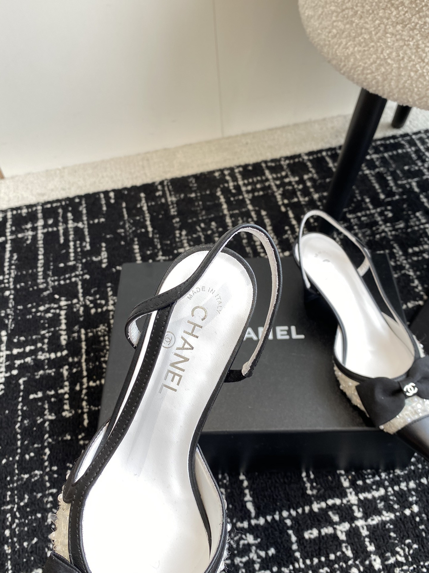 ua Ch*el slingbacks