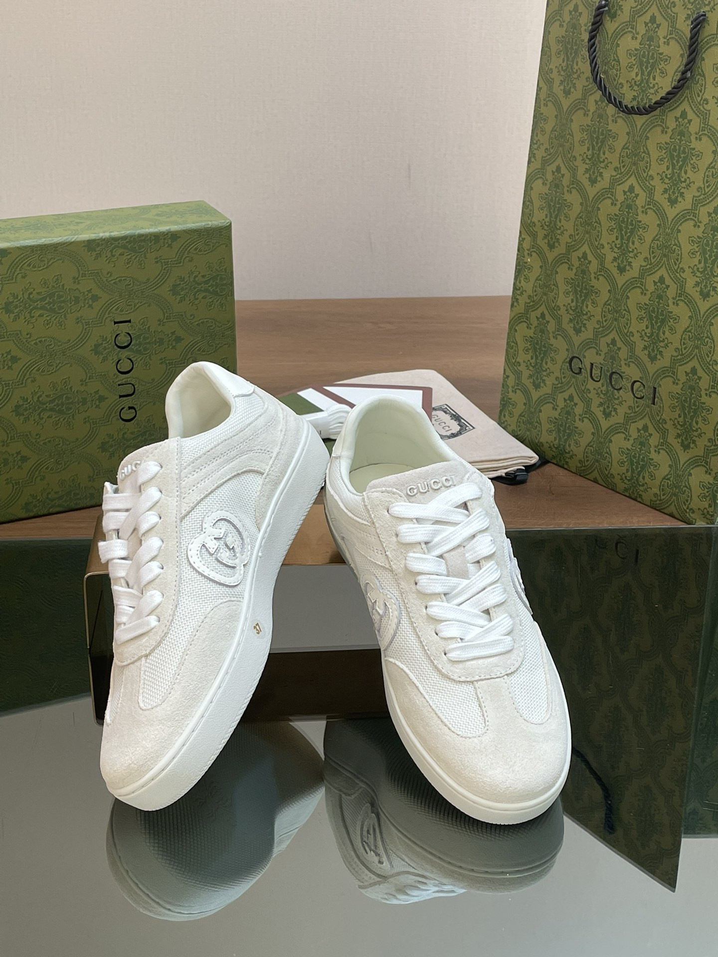 ua G*u*i interlocking g sneaker white