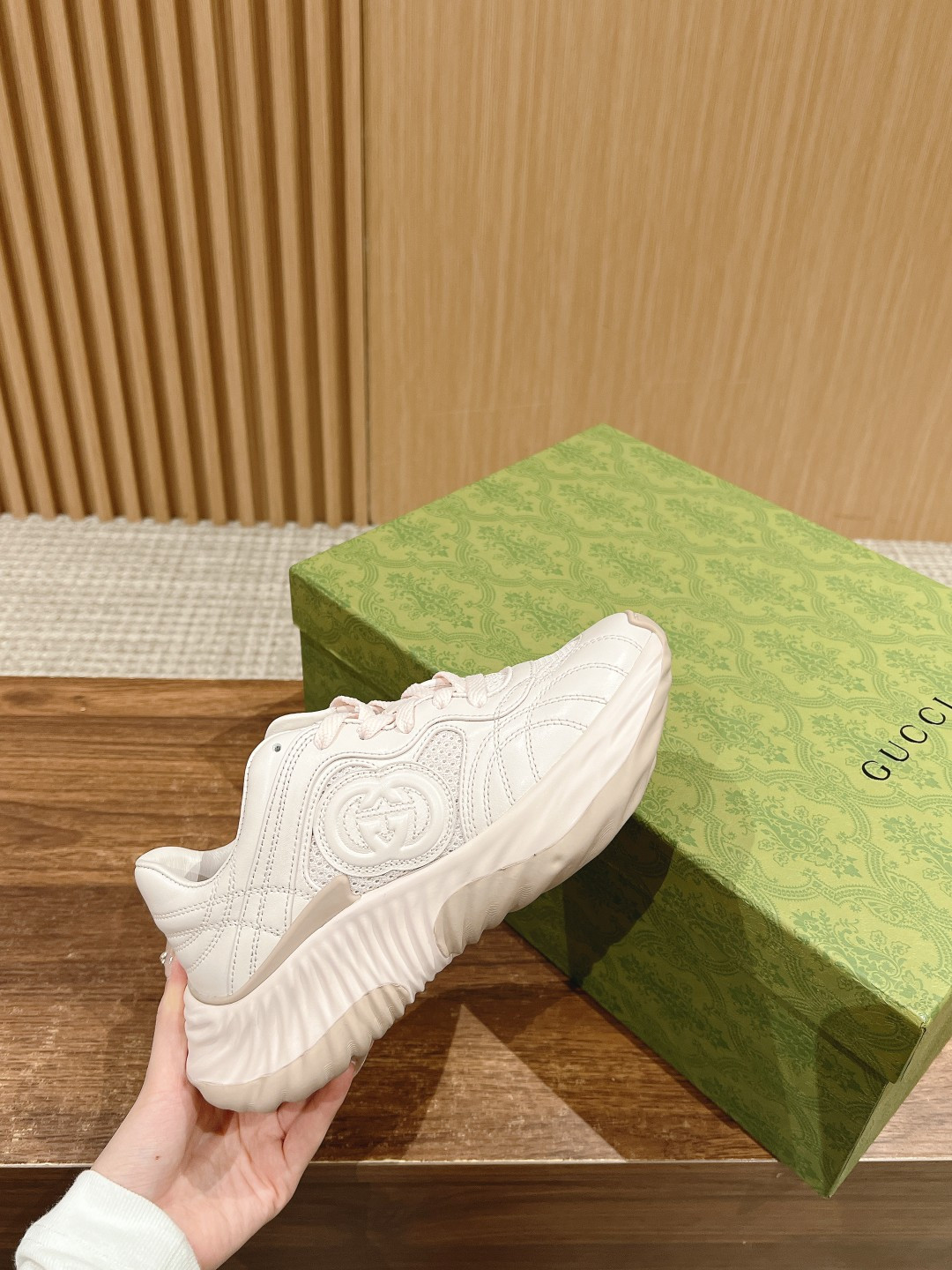 ua G*u*i ripple sneaker