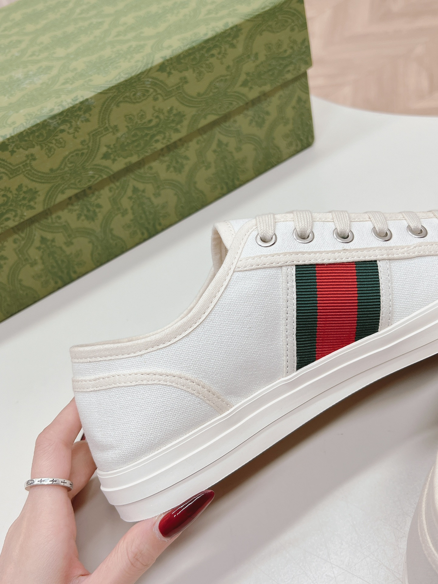 ua G*u*i sneaker with web