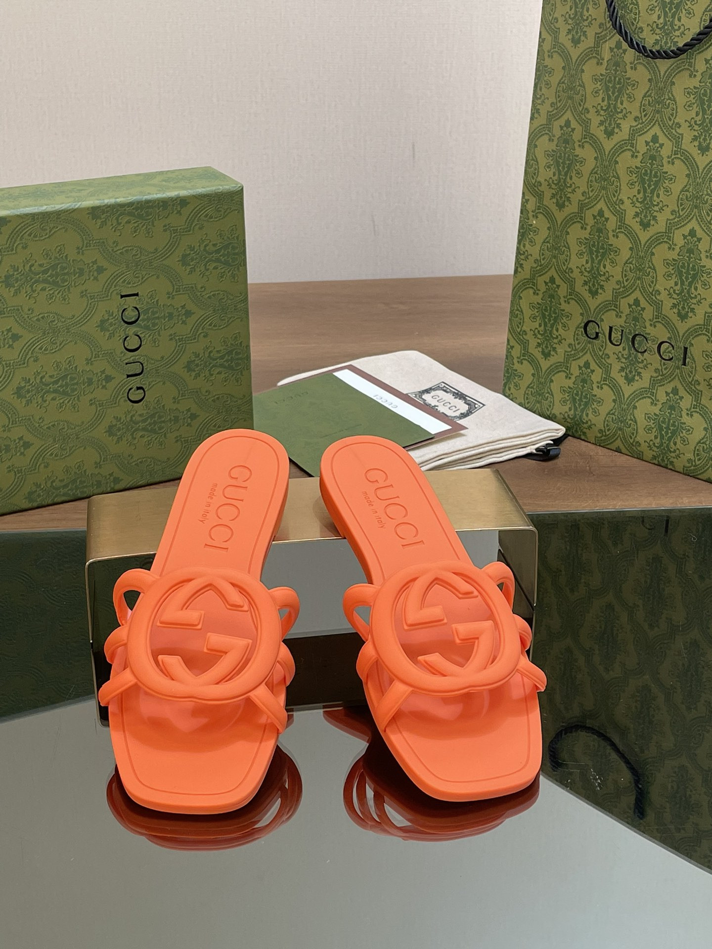 ua G*u*i interlocking g slide sandal orange