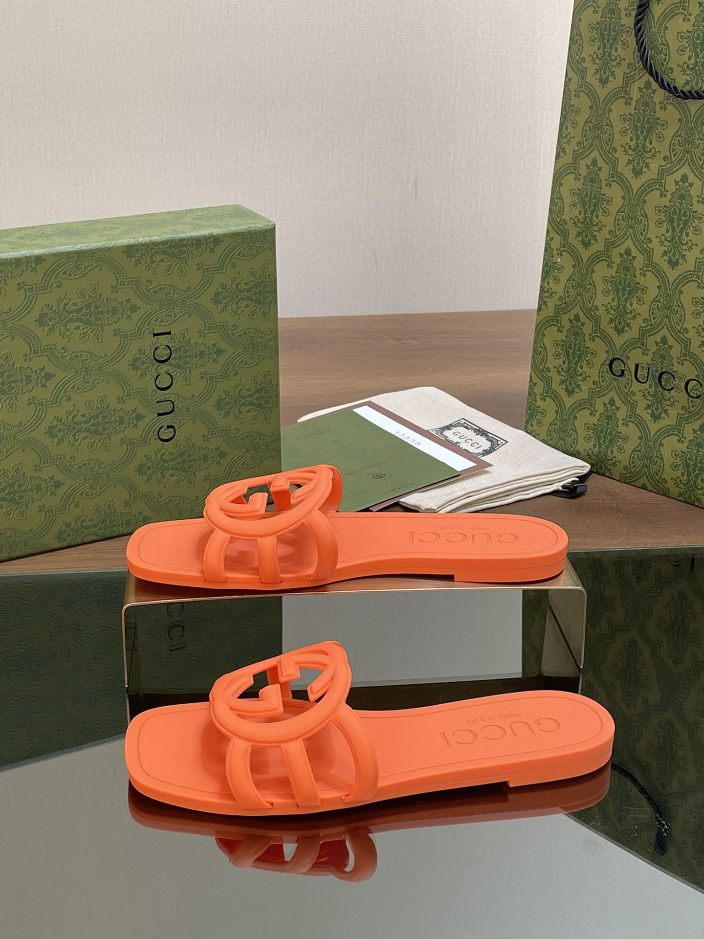 ua G*u*i interlocking g slide sandal orange