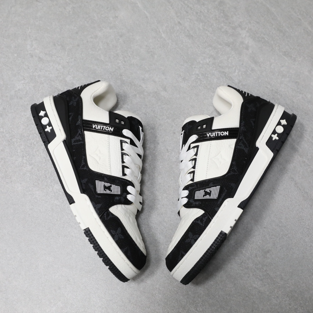 UA LV Trainer Sneaker