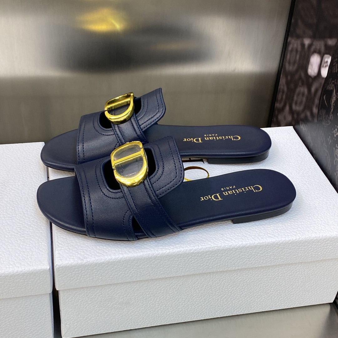 ua D*or 30 montaigne slide