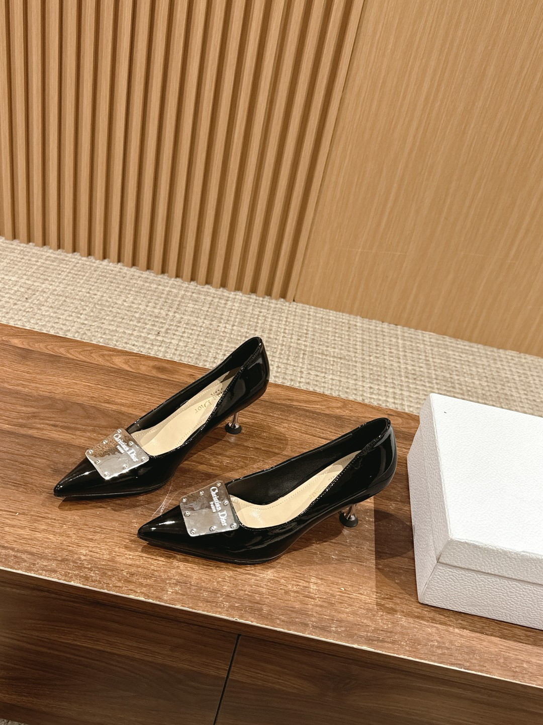 ua ch**an D*or la parusienne pump