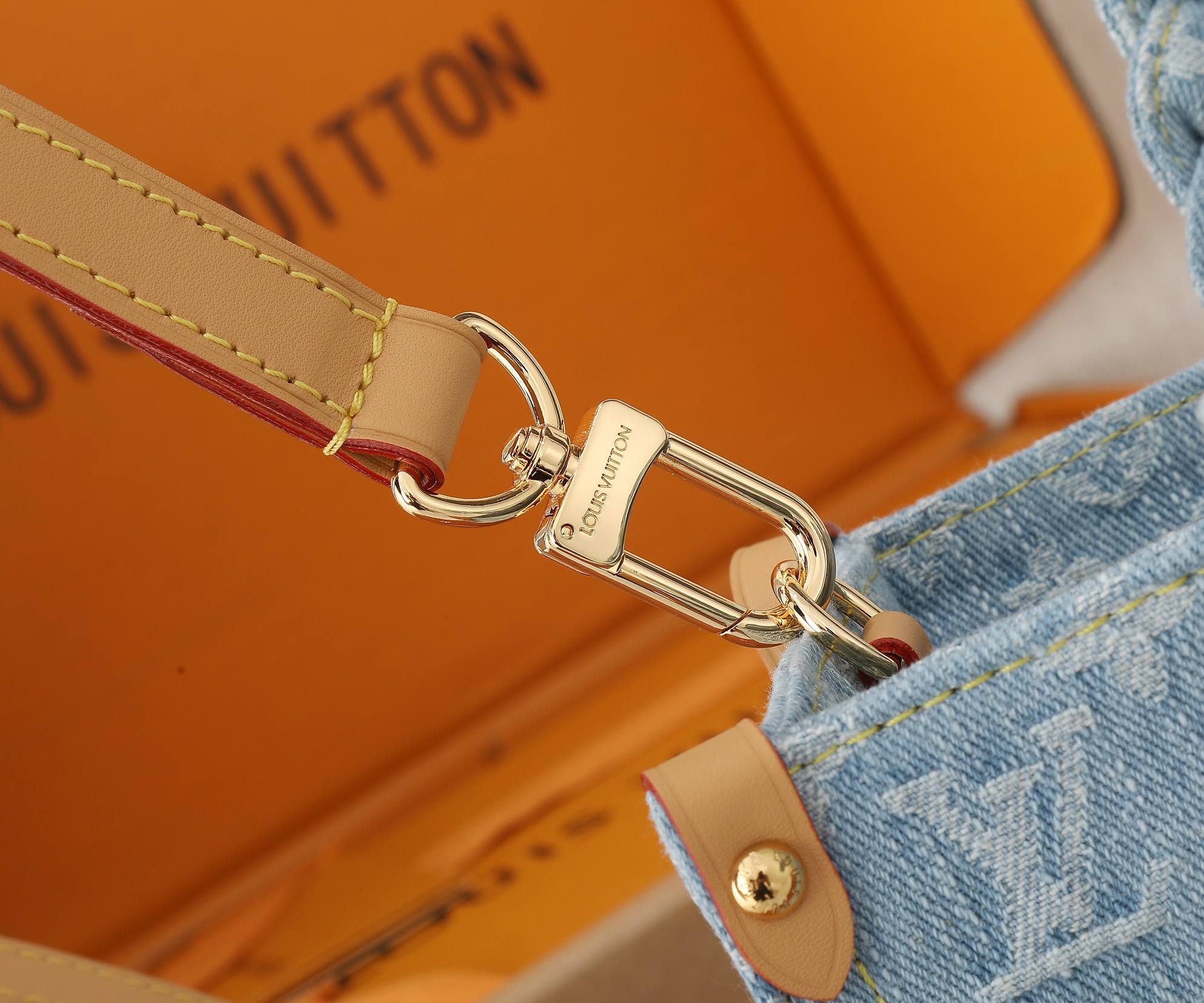 LV Let Go PM M42897 11 x 9.1 x 4.1 in