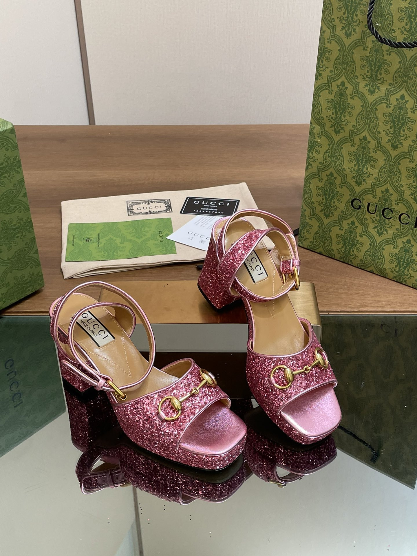 ua G*u*i horsebit platform sandal
