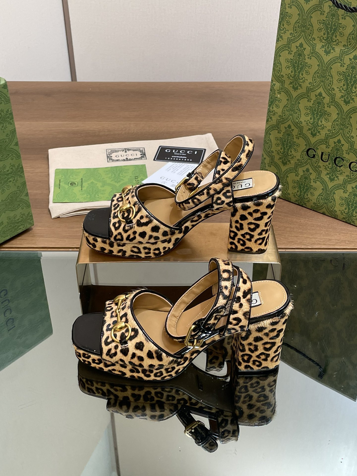 ua G*u*i horsebit platform sandal