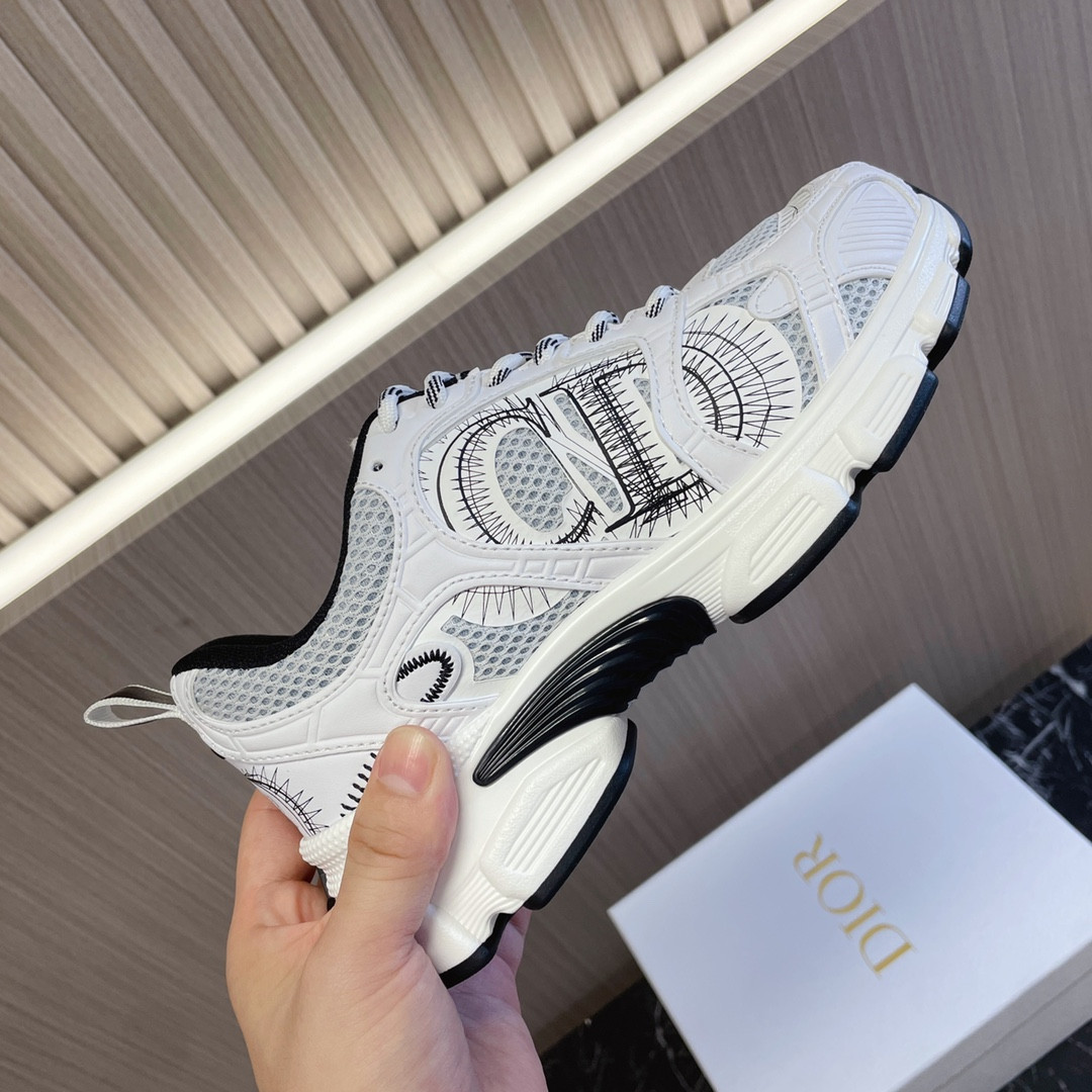 ua D*or chrono sneaker white and black mesh