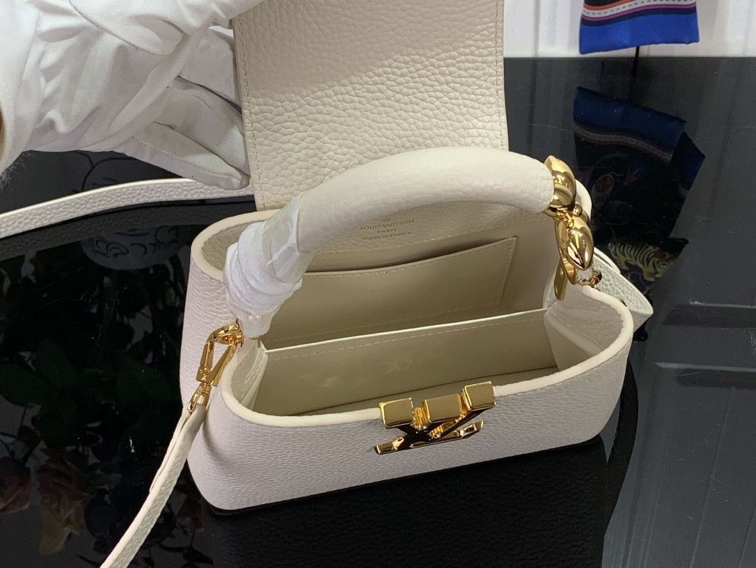 LV Capucines Mini M24981 8.3 x 5.5 x 3.1 inches