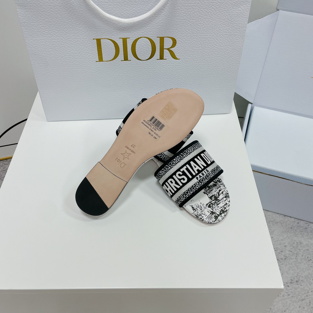 ua D*or dway slide