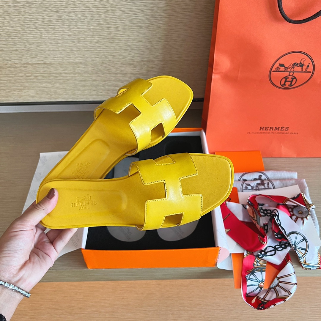UA Hermès Oran sandal