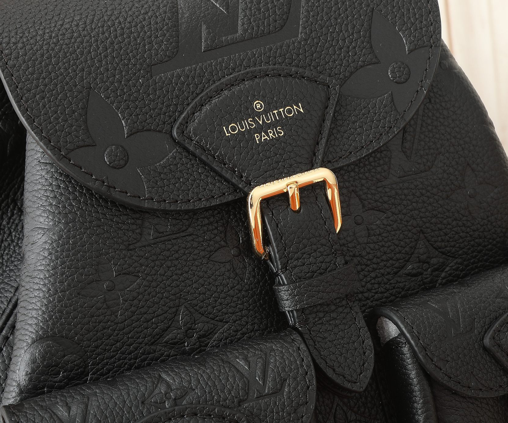 LV Backup M47072 7.9 x 8.7 x 5.5 inches