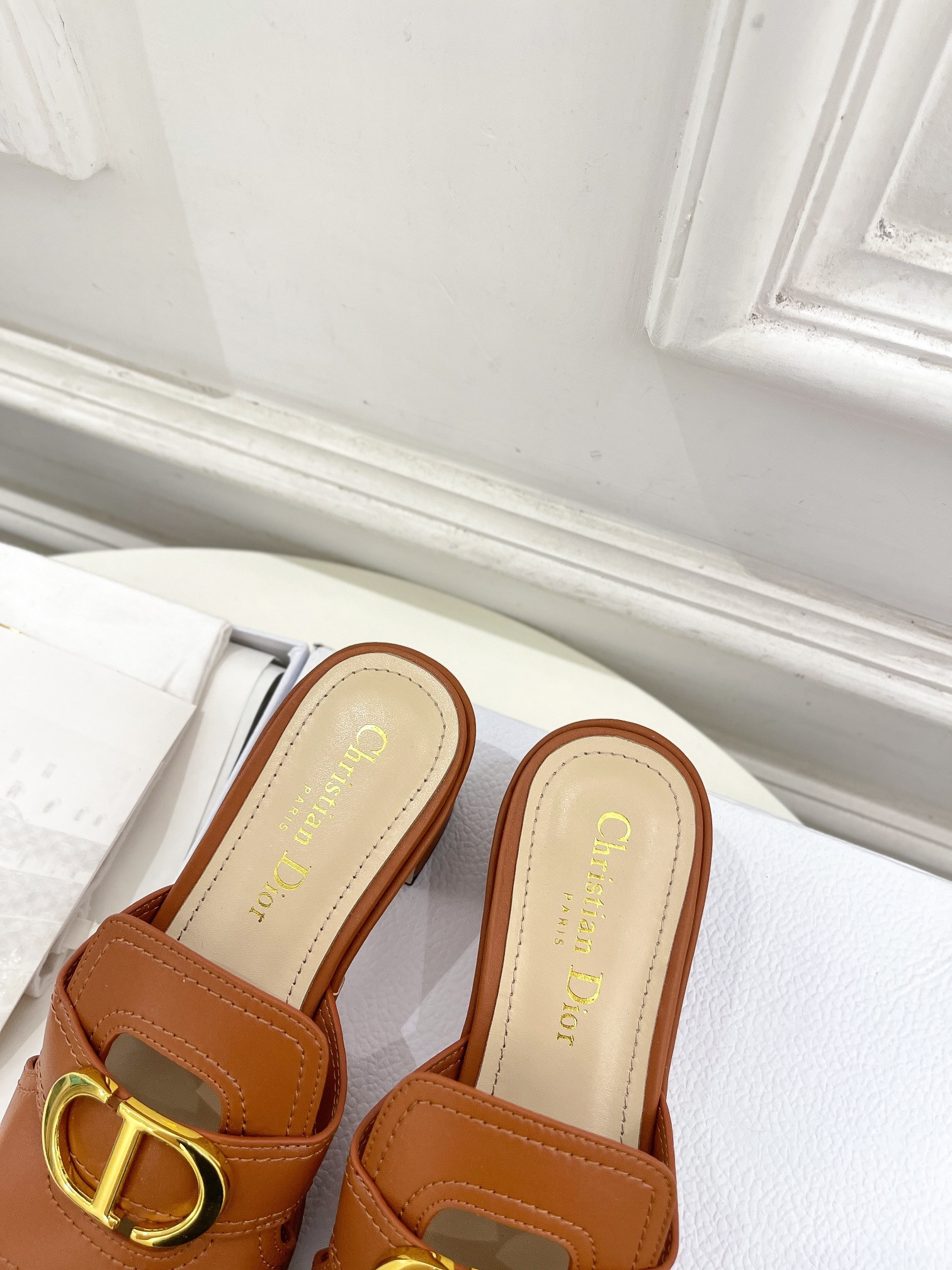 ua D*or 30 montaigne platform slide