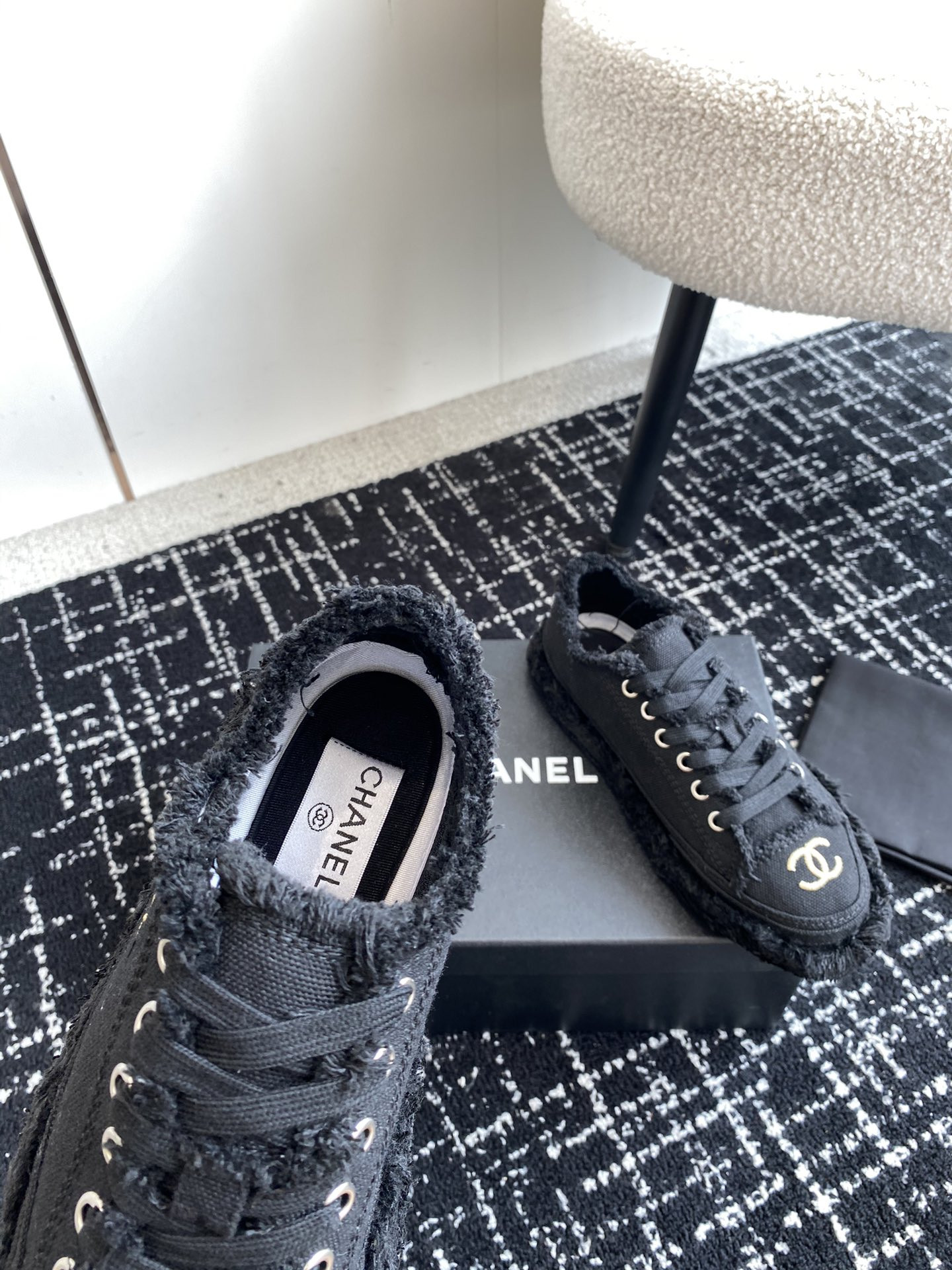 ua Ch*el sneaker