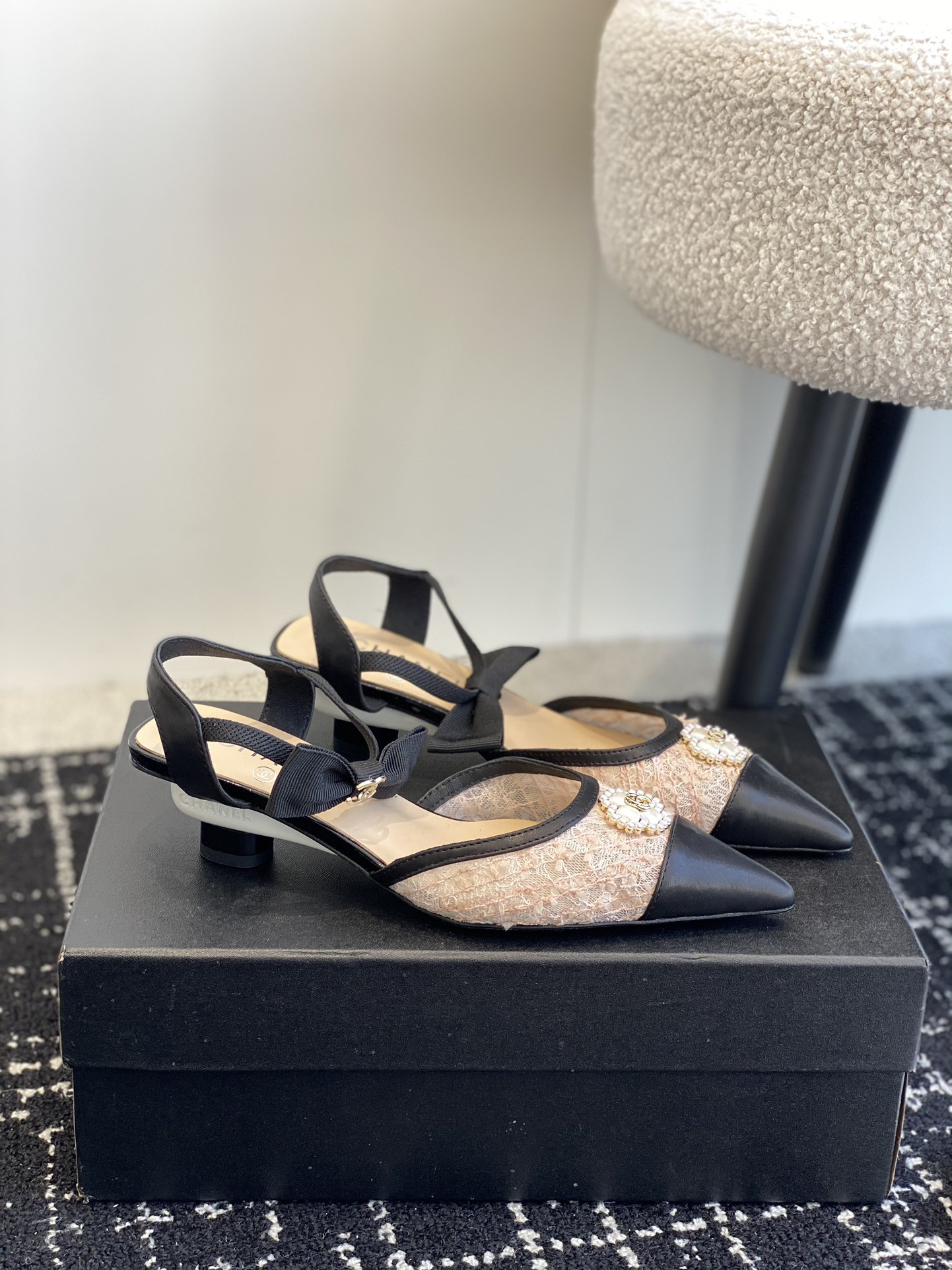 ua Ch*el slingbacks