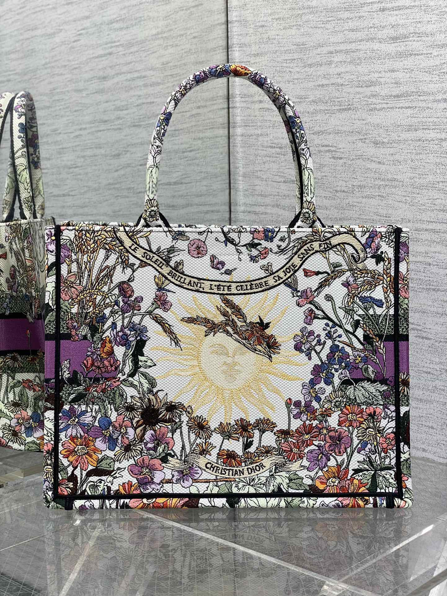 medium D*or book tote  ecru multicolor 36 x 27.5 x 16.5 cm