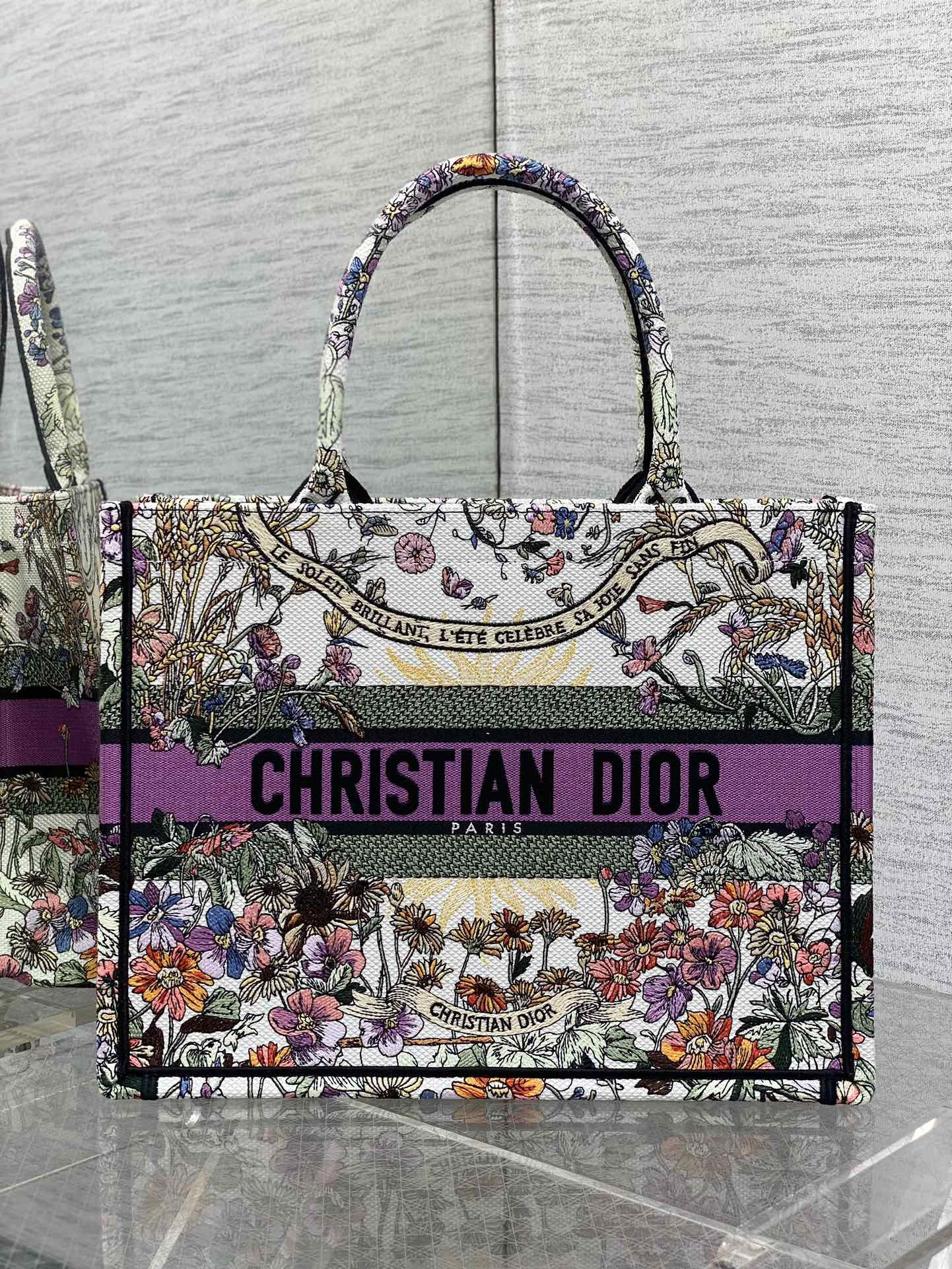 medium D*or book tote  ecru multicolor D*or 4 saisons Été soleil embroidery 36 x 27.5 x 16.5 cm