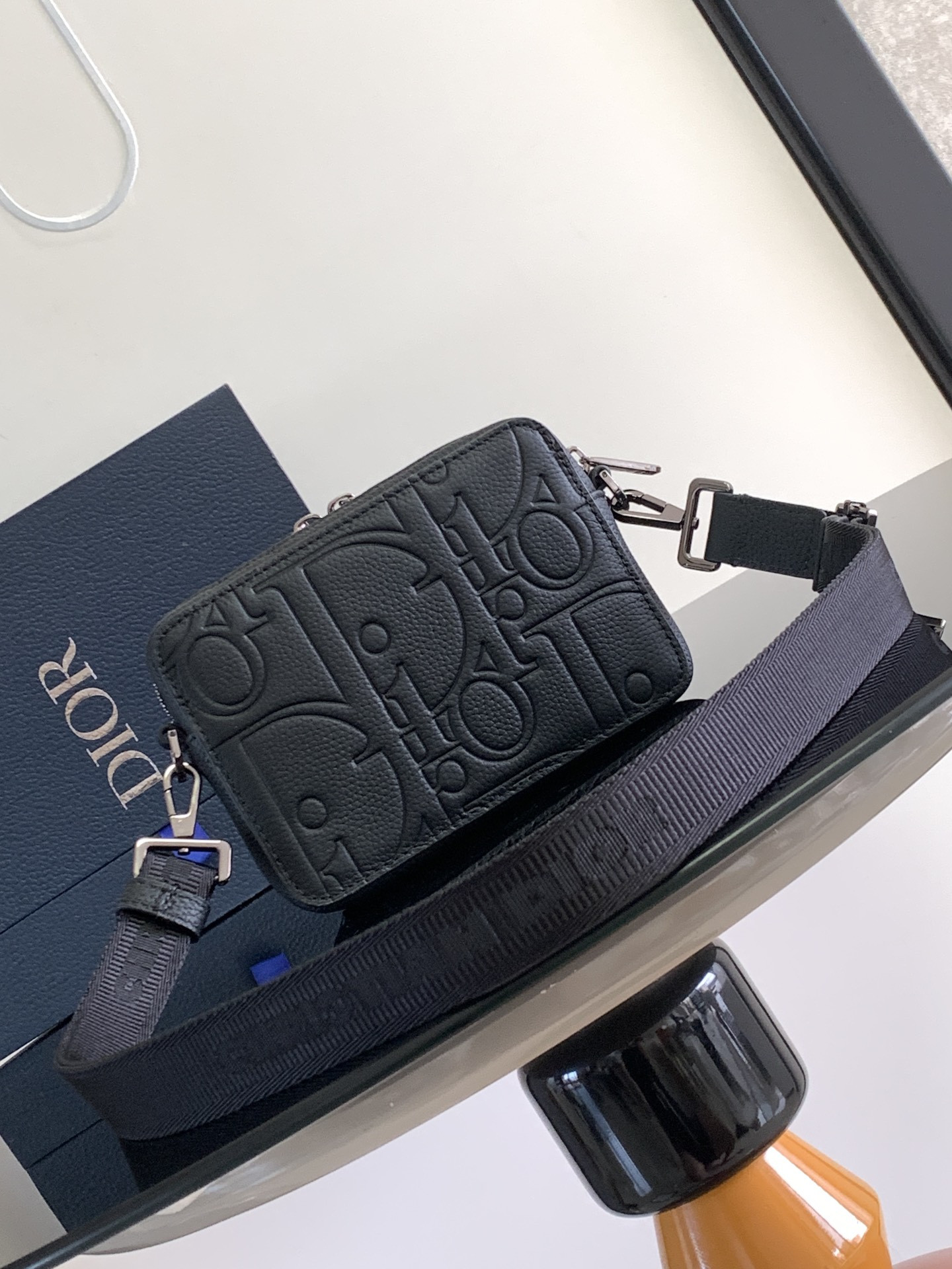 D*or zipped pouch with strap black D*or gravity leather 17 x 12.5 x 6 cm