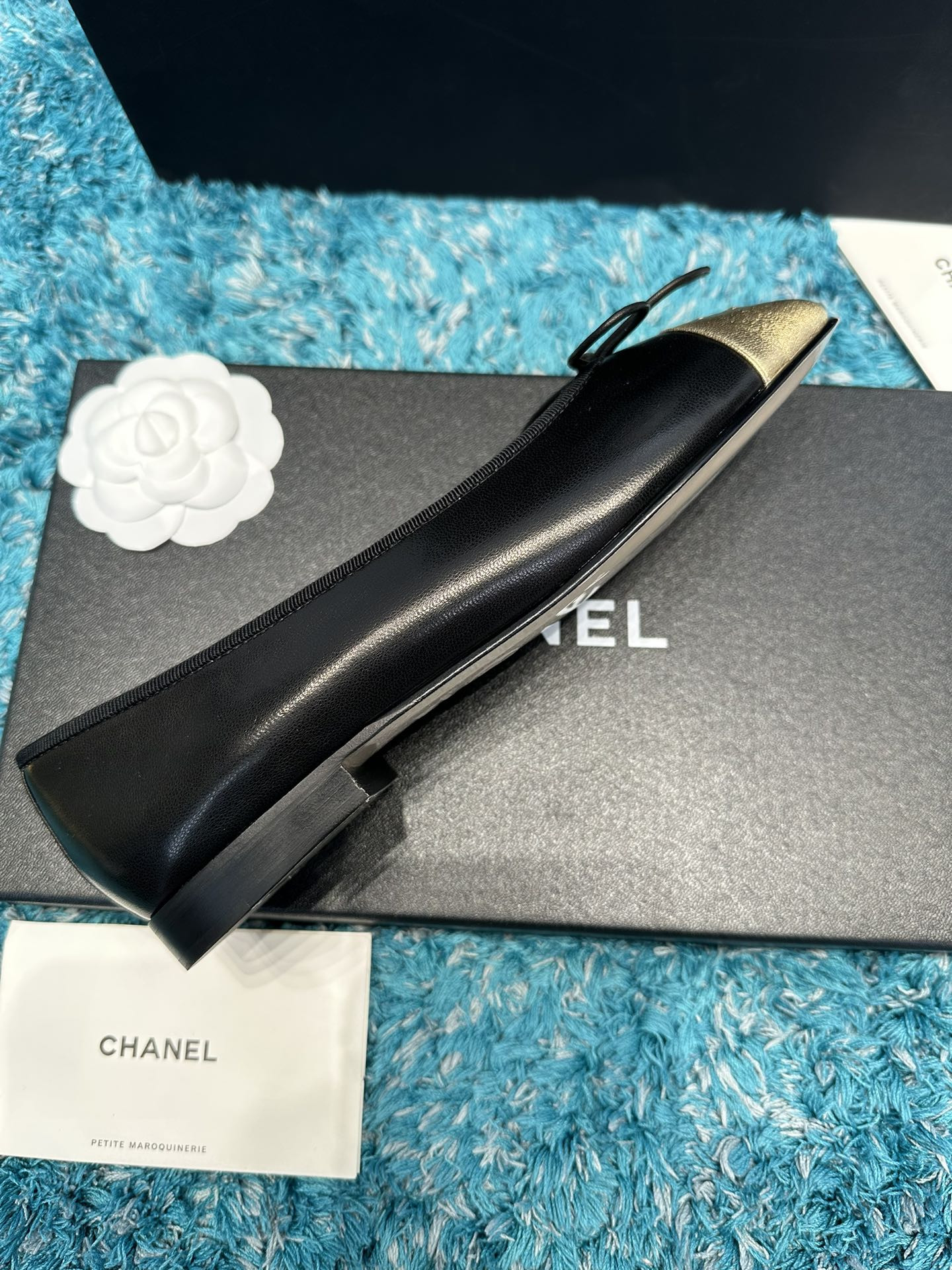 ua Ch*el ballet flats