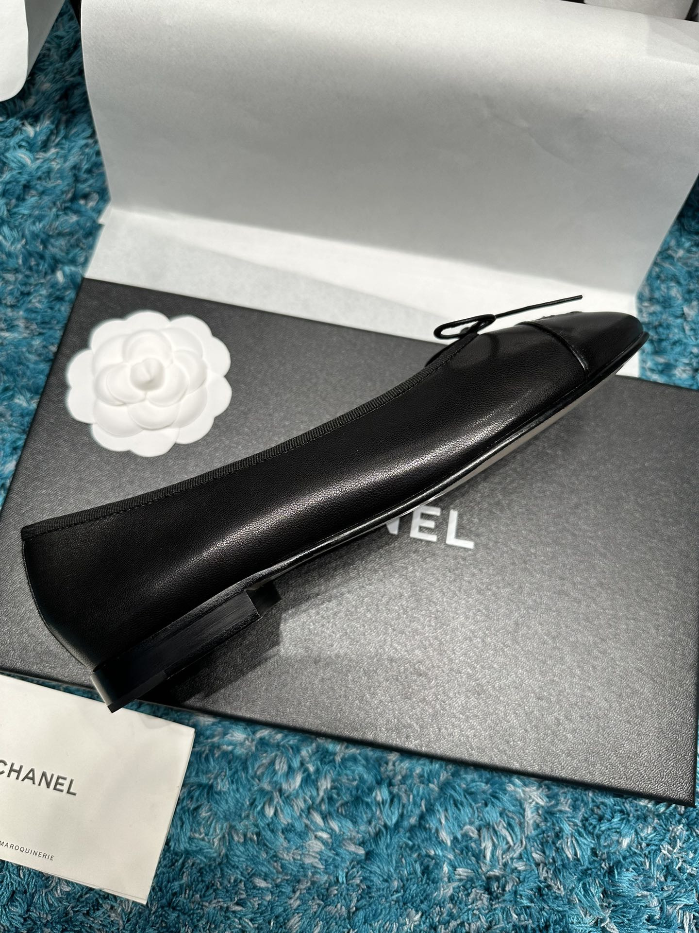 ua Ch*el ballet flats