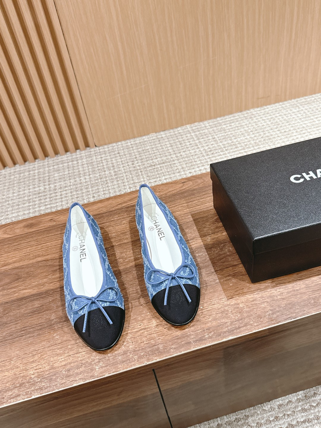 ua Ch*el ballet flats