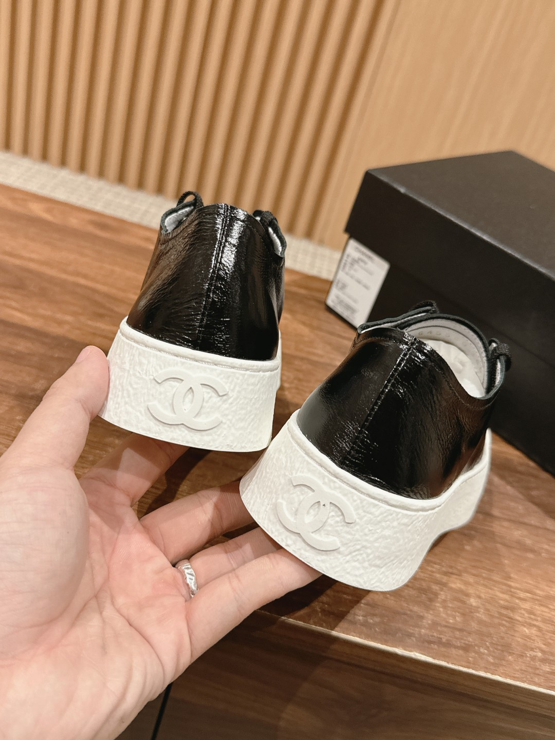 ua Ch*el sneaker