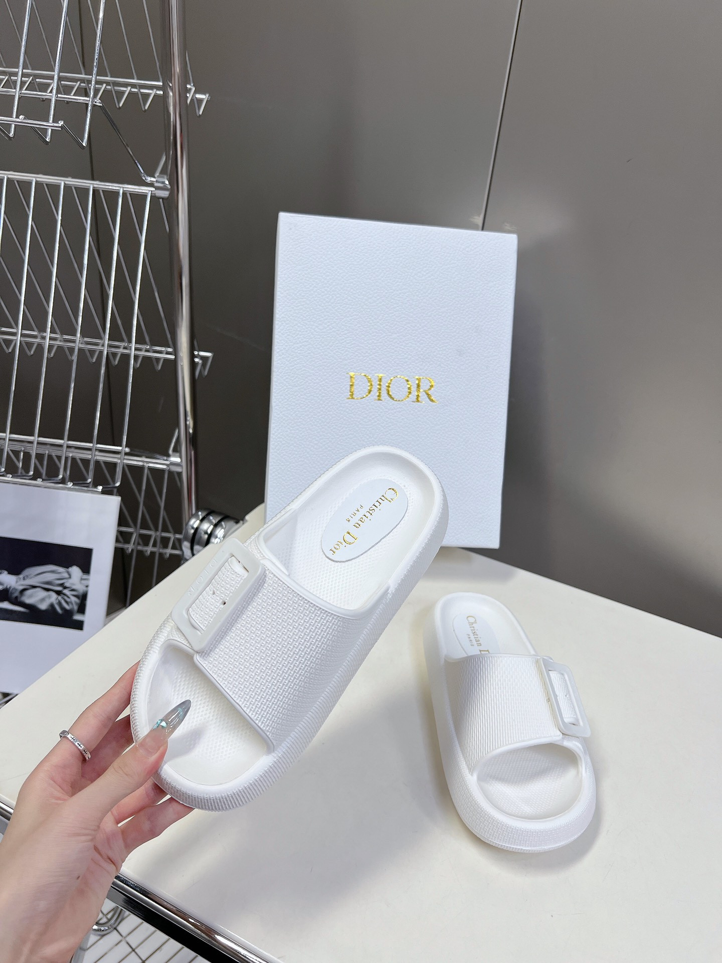 ua D*or slide