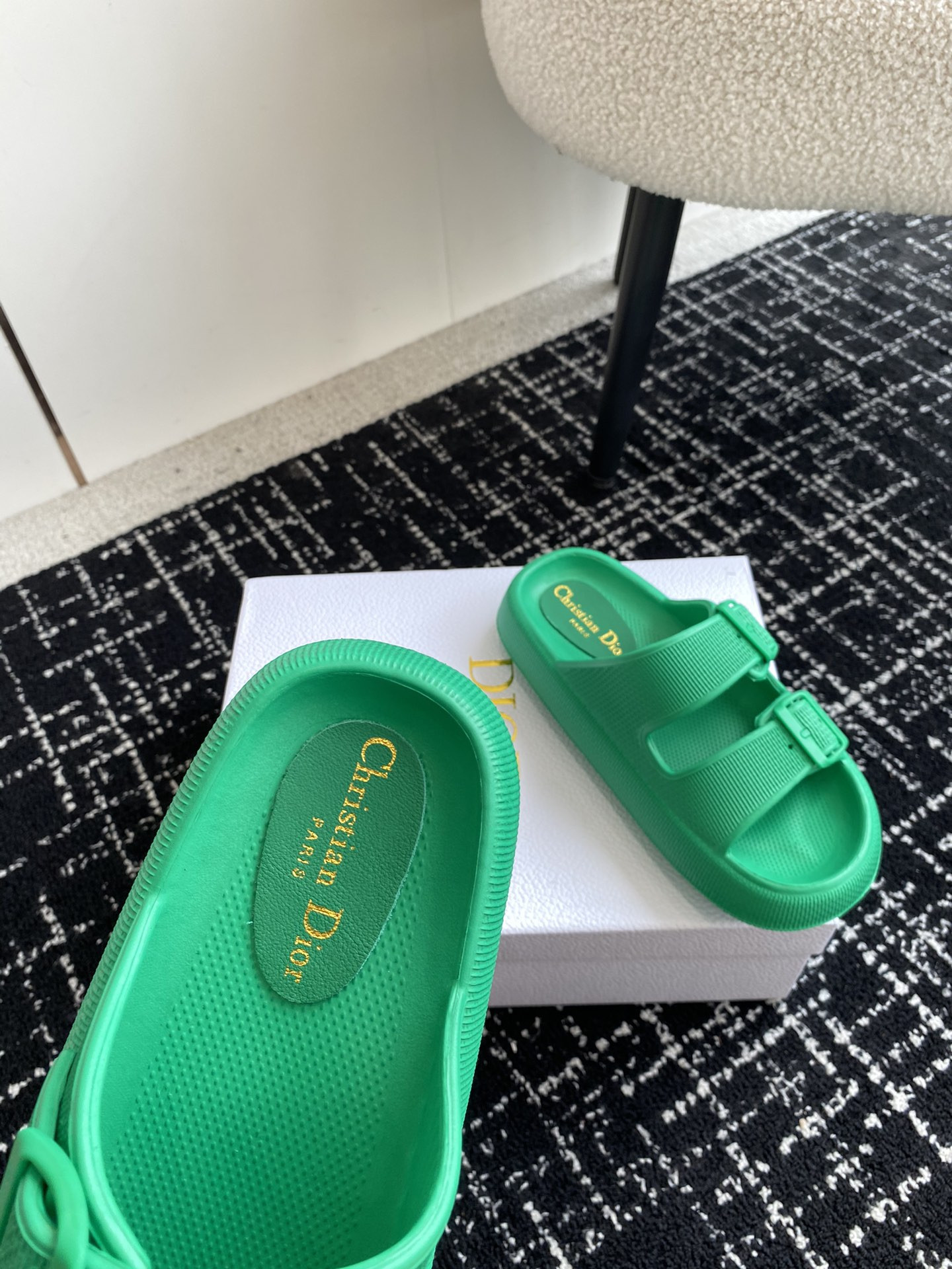 ua D*or slide