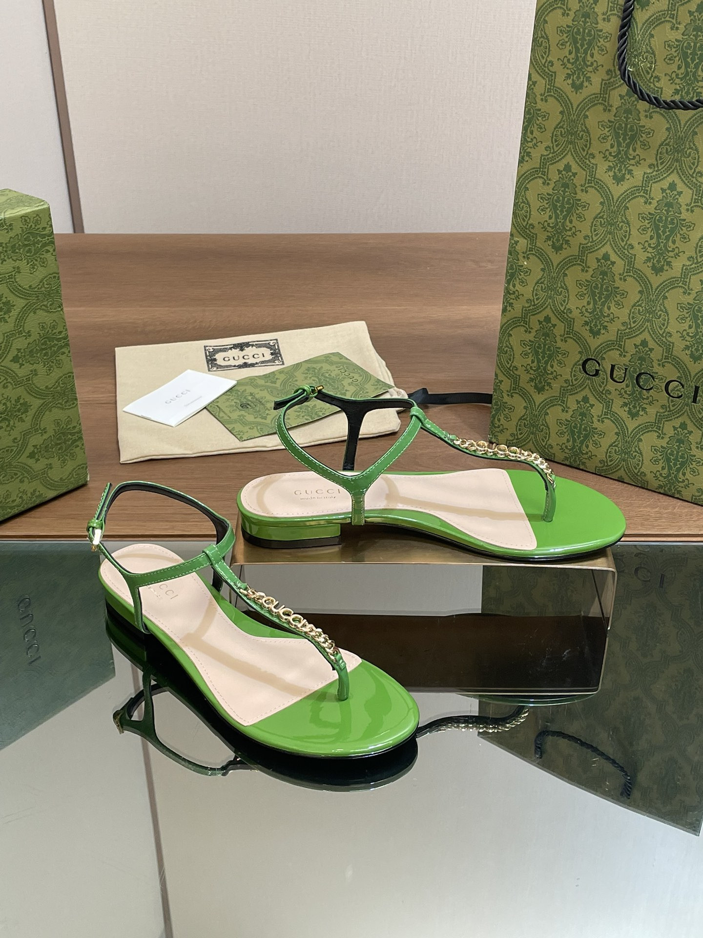 ua G*u*i signoria thong sandal