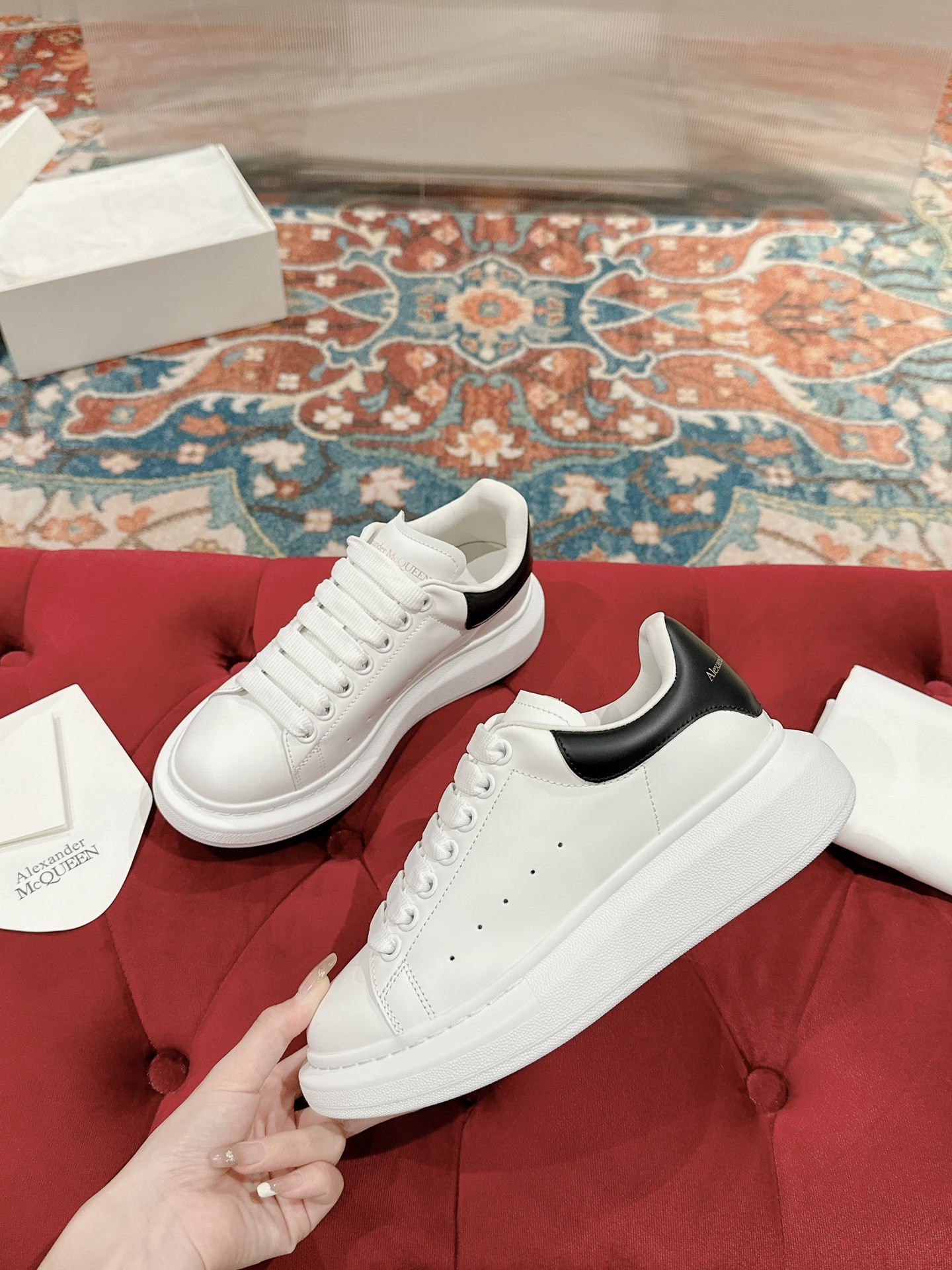 ua ale*d*r M*Q*en oversized  white black