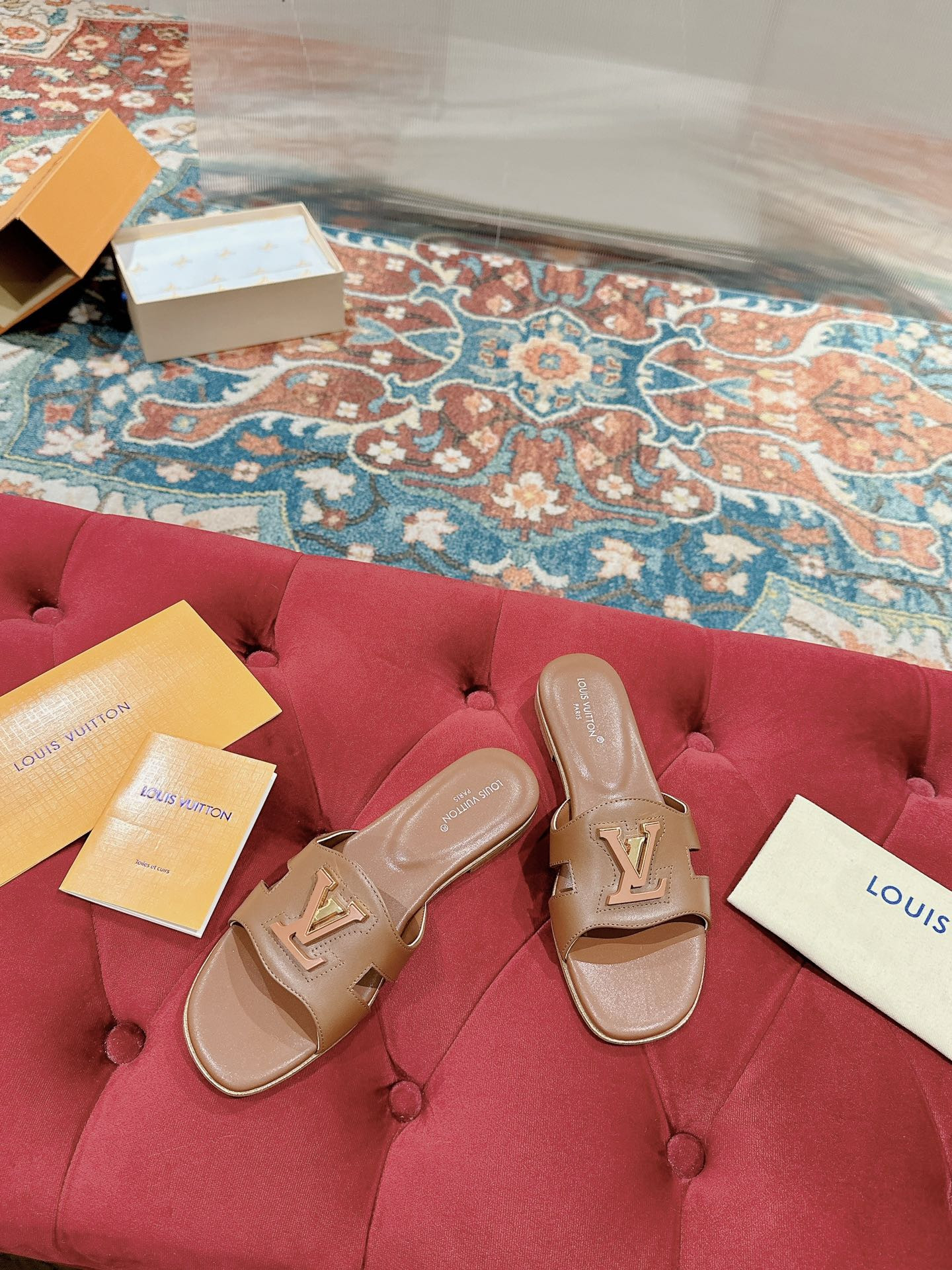 UA LV Flat Mule
