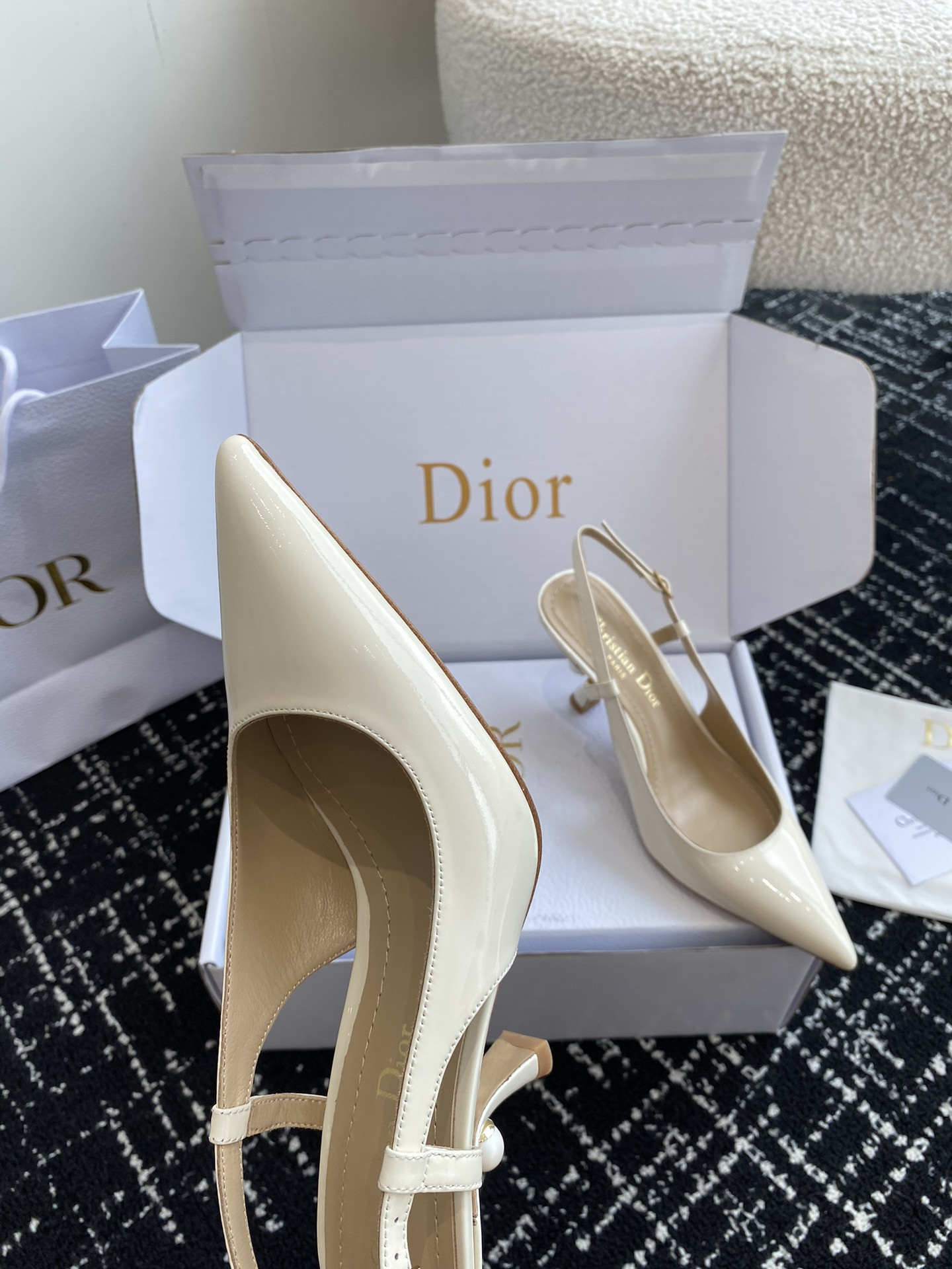ua D*or tribales slingback pump