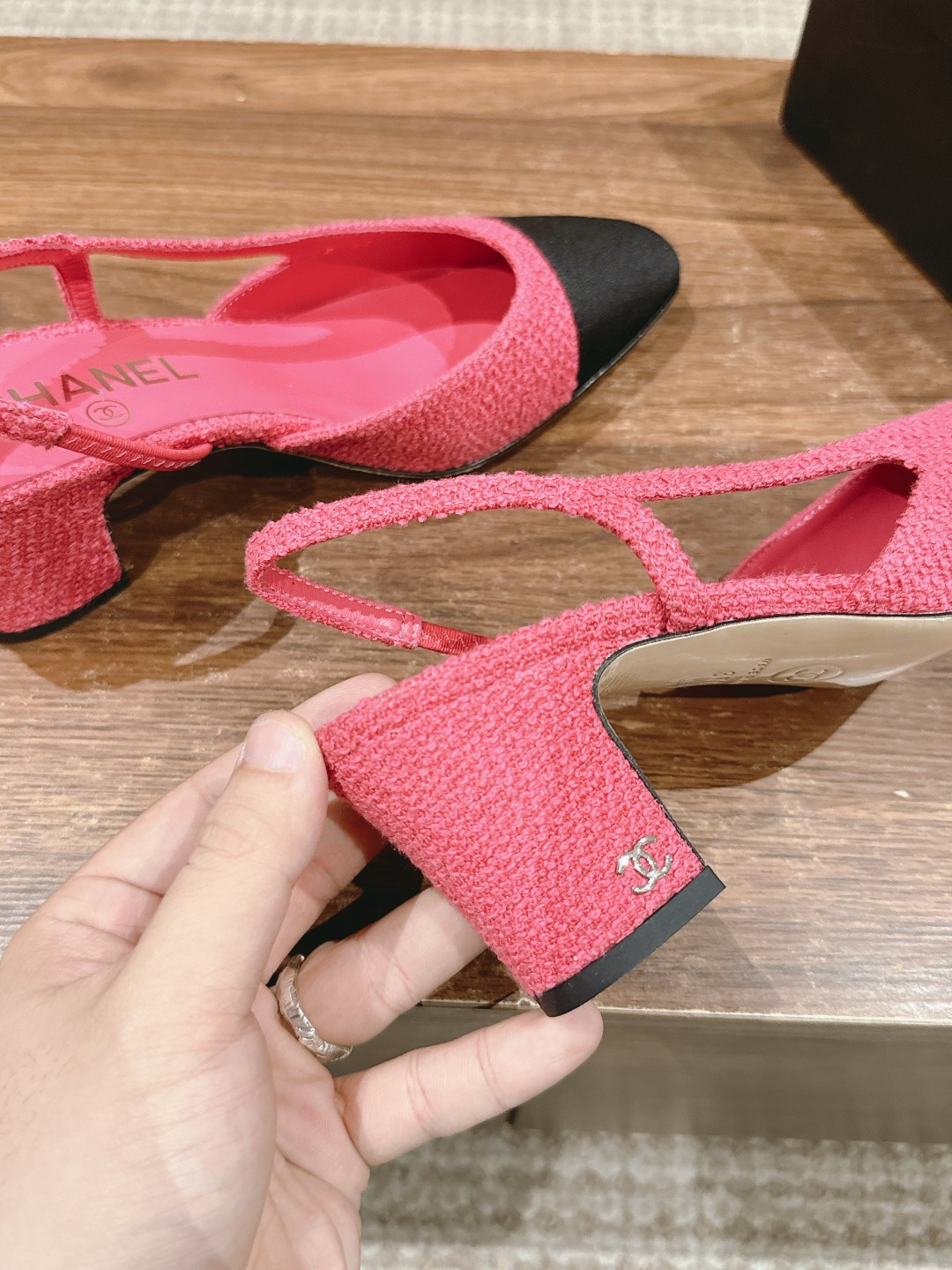 ua Ch*el slingbacks