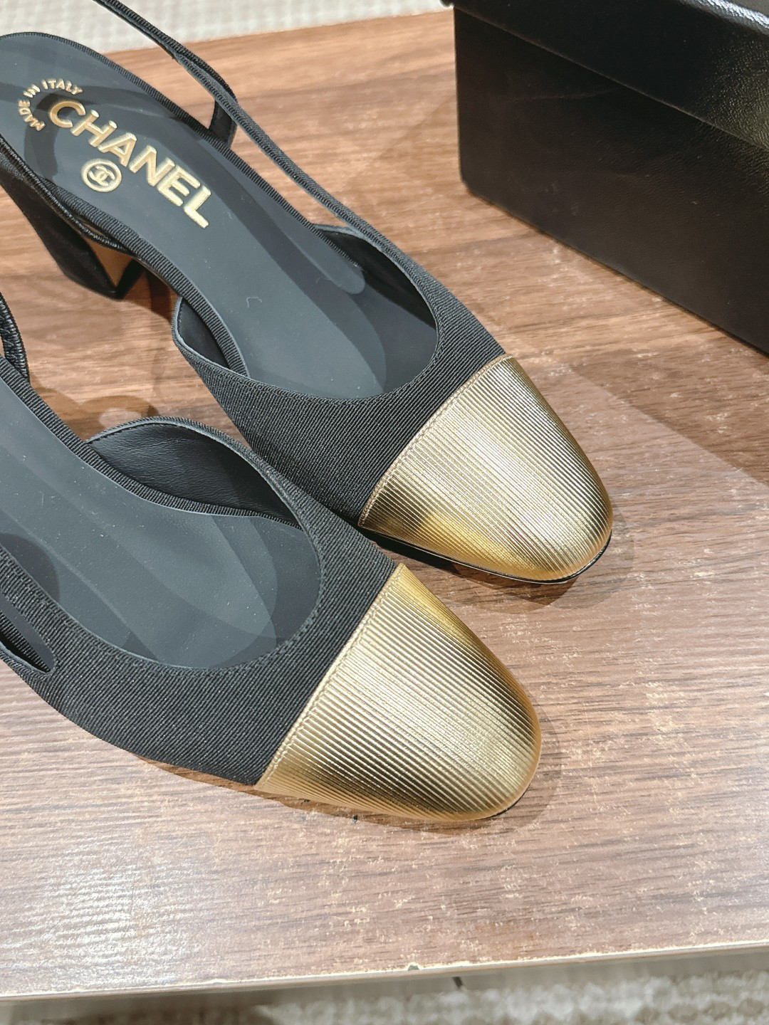 ua Ch*el slingbacks