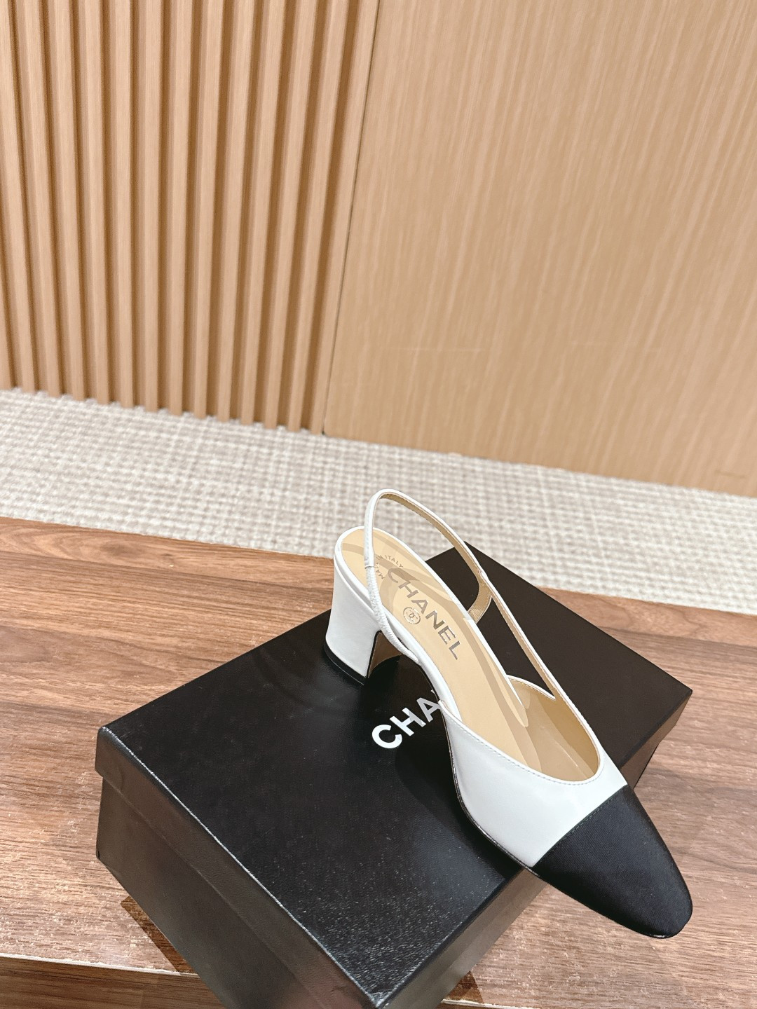 ua Ch*el slingbacks