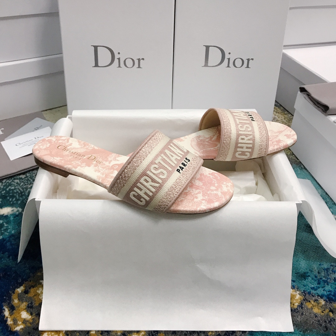 ua D*or dway slide