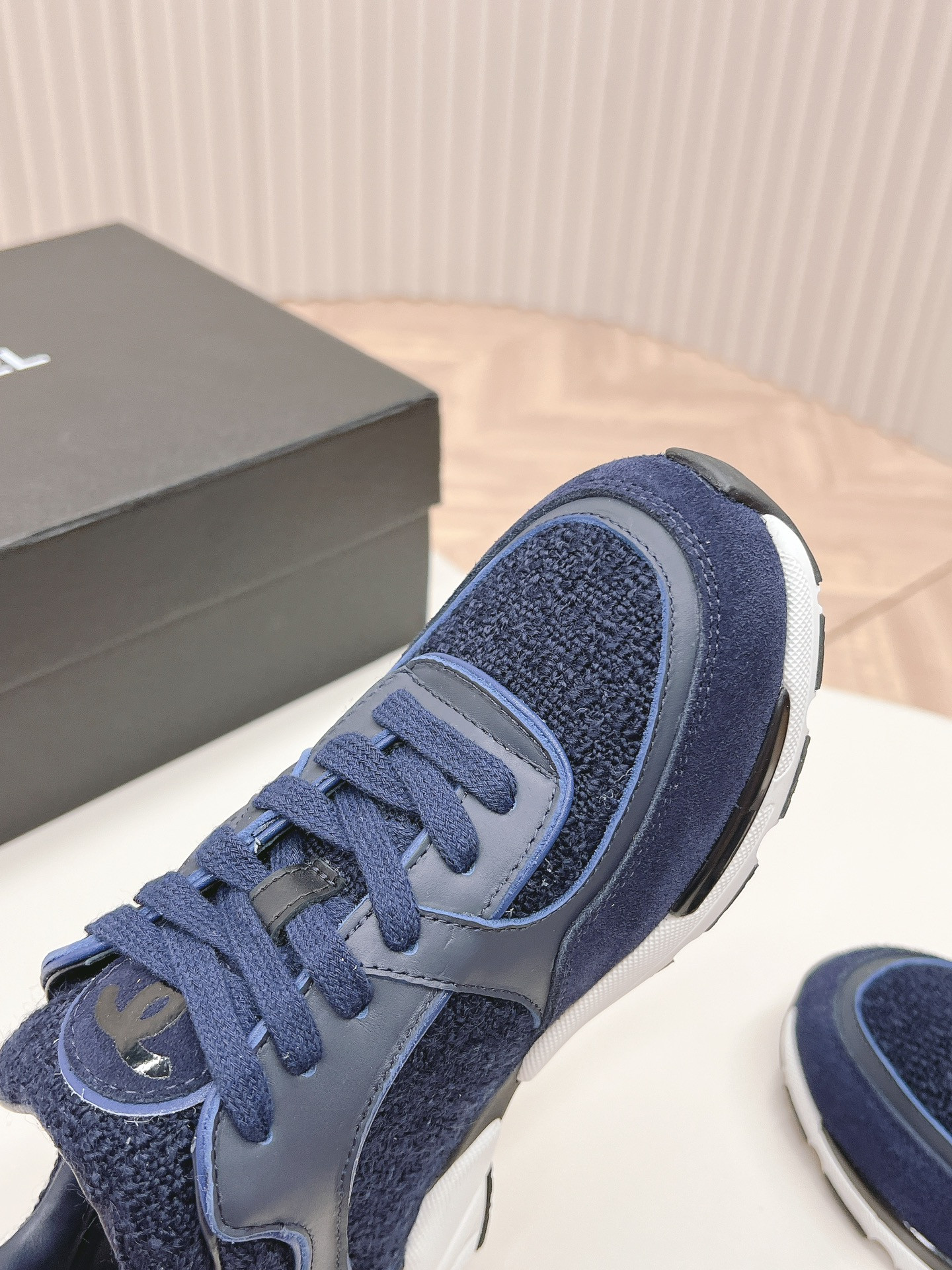 ua Ch*el sneaker