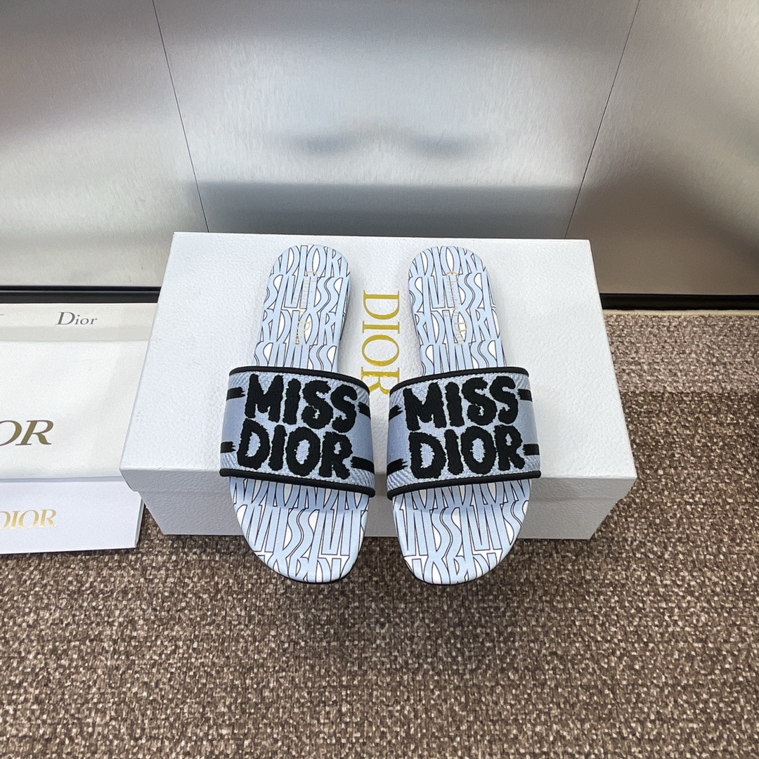 ua D*or dway slide