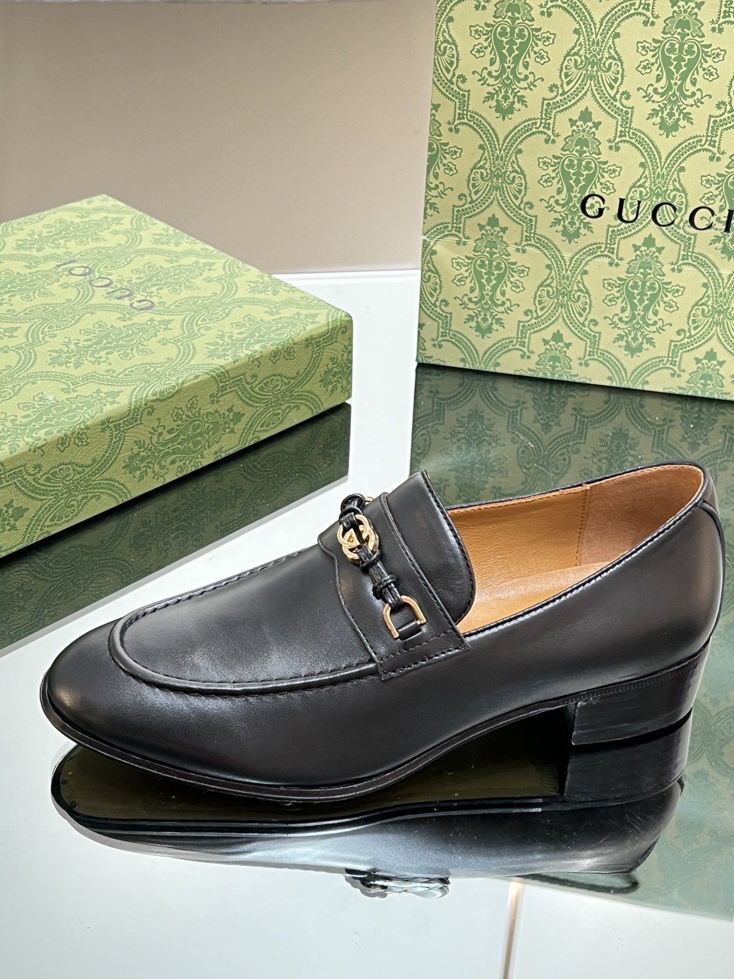 ua G*u*i interlocking g loafer