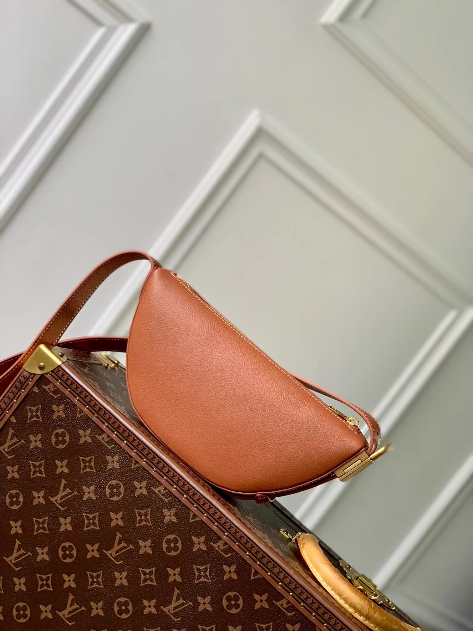 LV Low Key Bumbag M83546 28x13x5.5CM