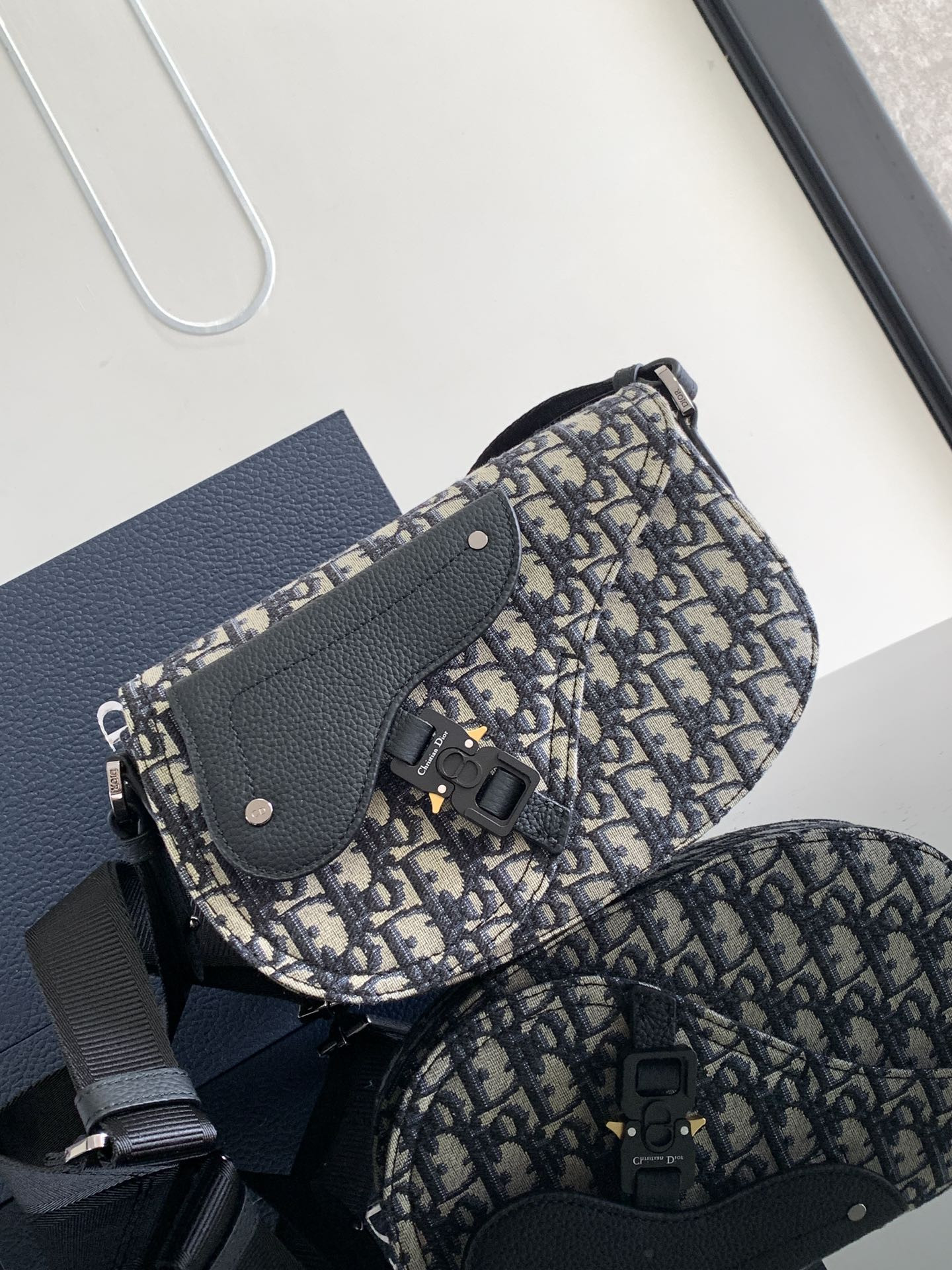 D*or saddle messenger bag 24 x 16.5 x 5.5 cm