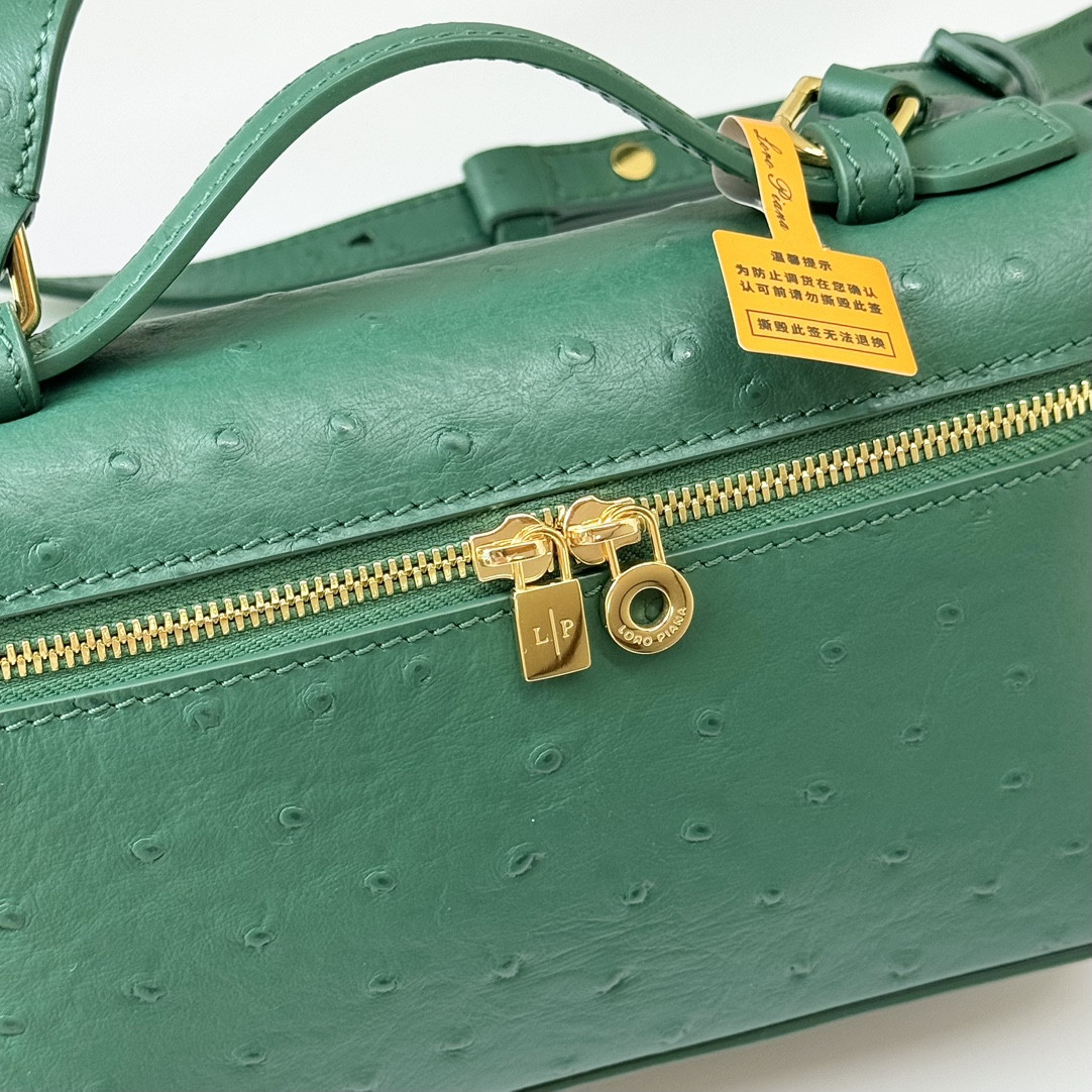 L**o p*ana extra pocket l19 ostrich-grained leather 11 x 19 x 6.5 cm