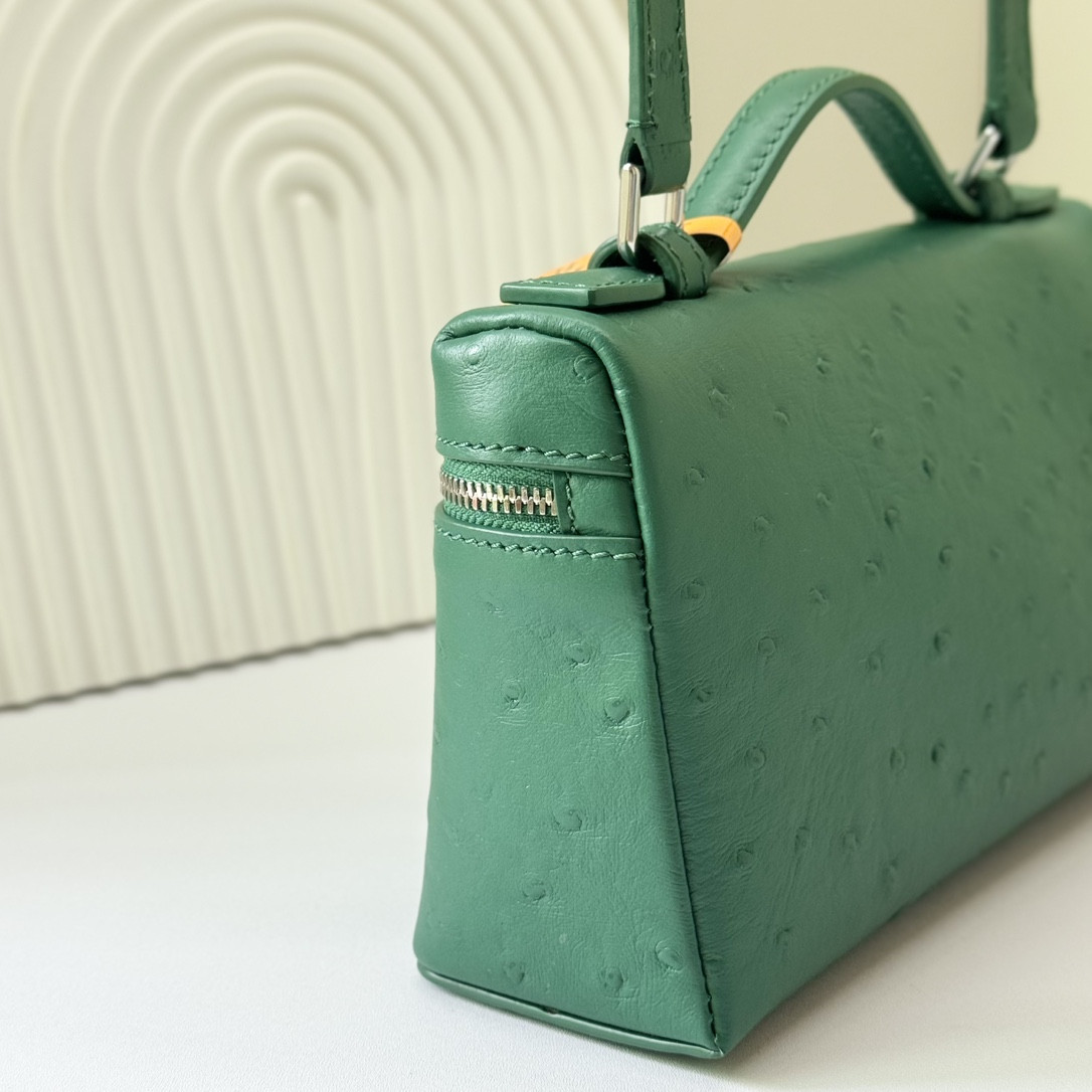 L**o p*ana extra pocket l19 ostrich-grained leather 11 x 19 x 6.5 cm
