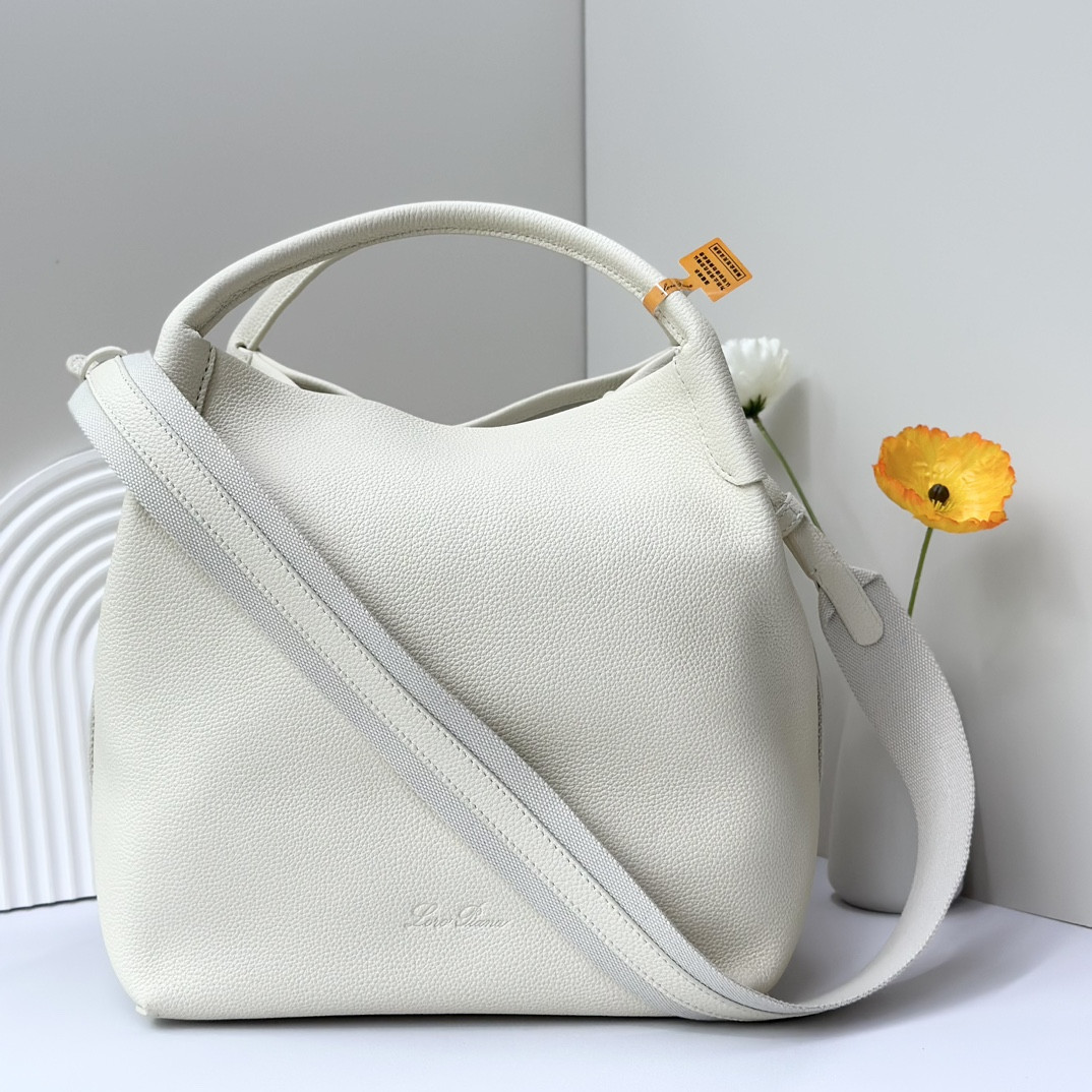 L**o p*ana large bale bag grained calfskin 24 x 20 x 27 cm