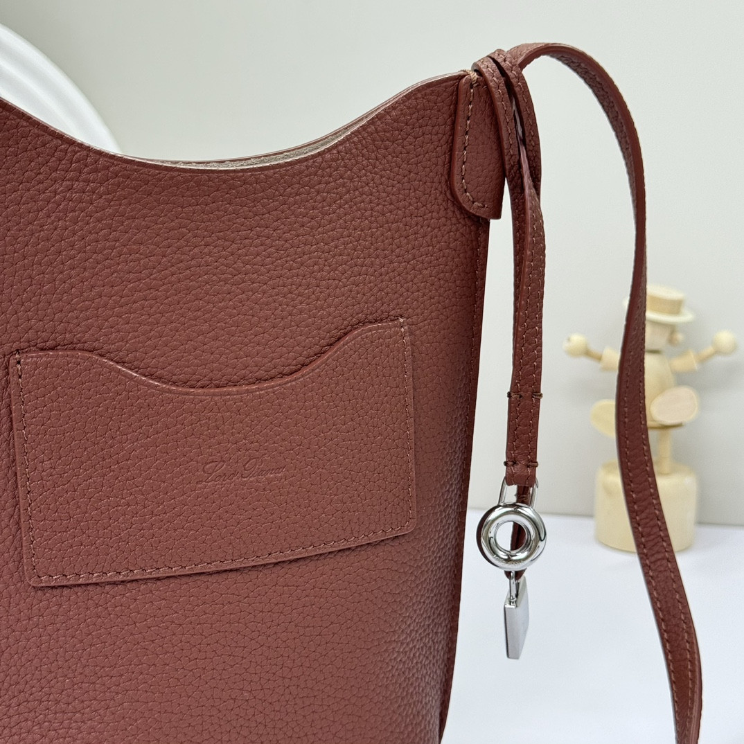 L**o p*ana mini bale bag calfskin 20x15x4cm